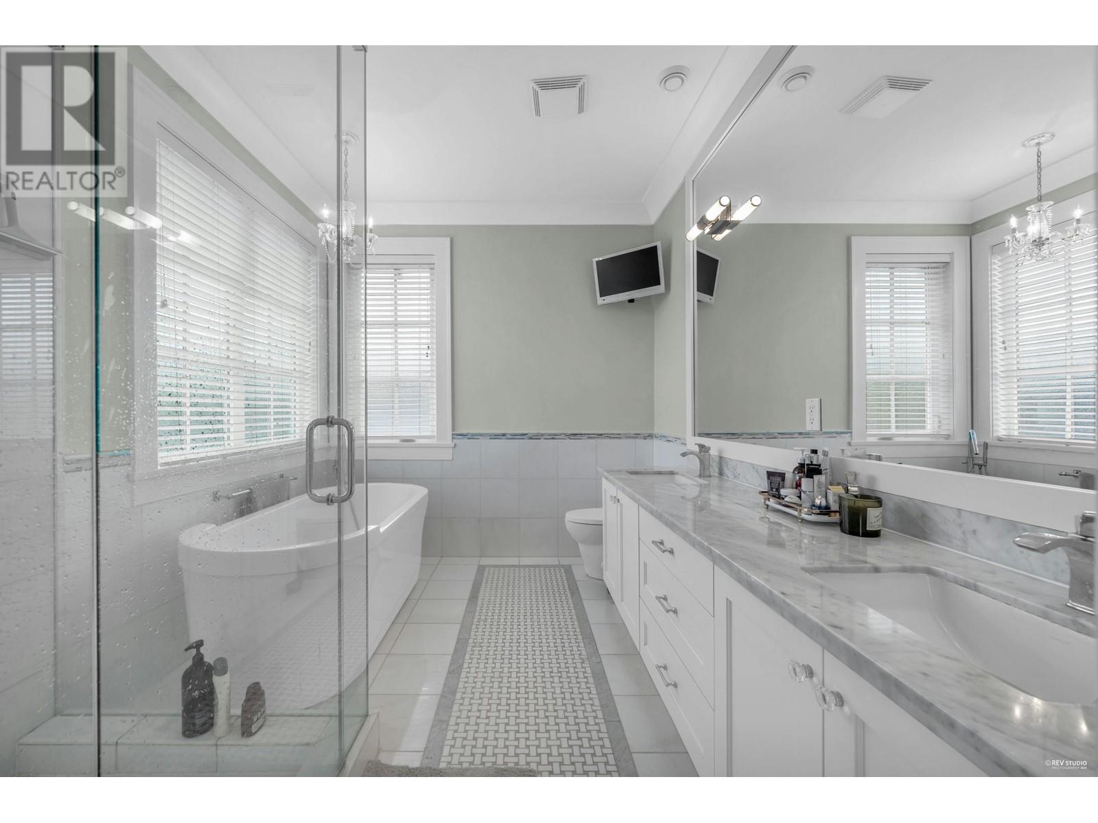 Listing Picture 25 of 38 : 2721 W 24TH AVENUE, Vancouver / 溫哥華 - 魯藝地產 Yvonne Lu Group - MLS Medallion Club Member
