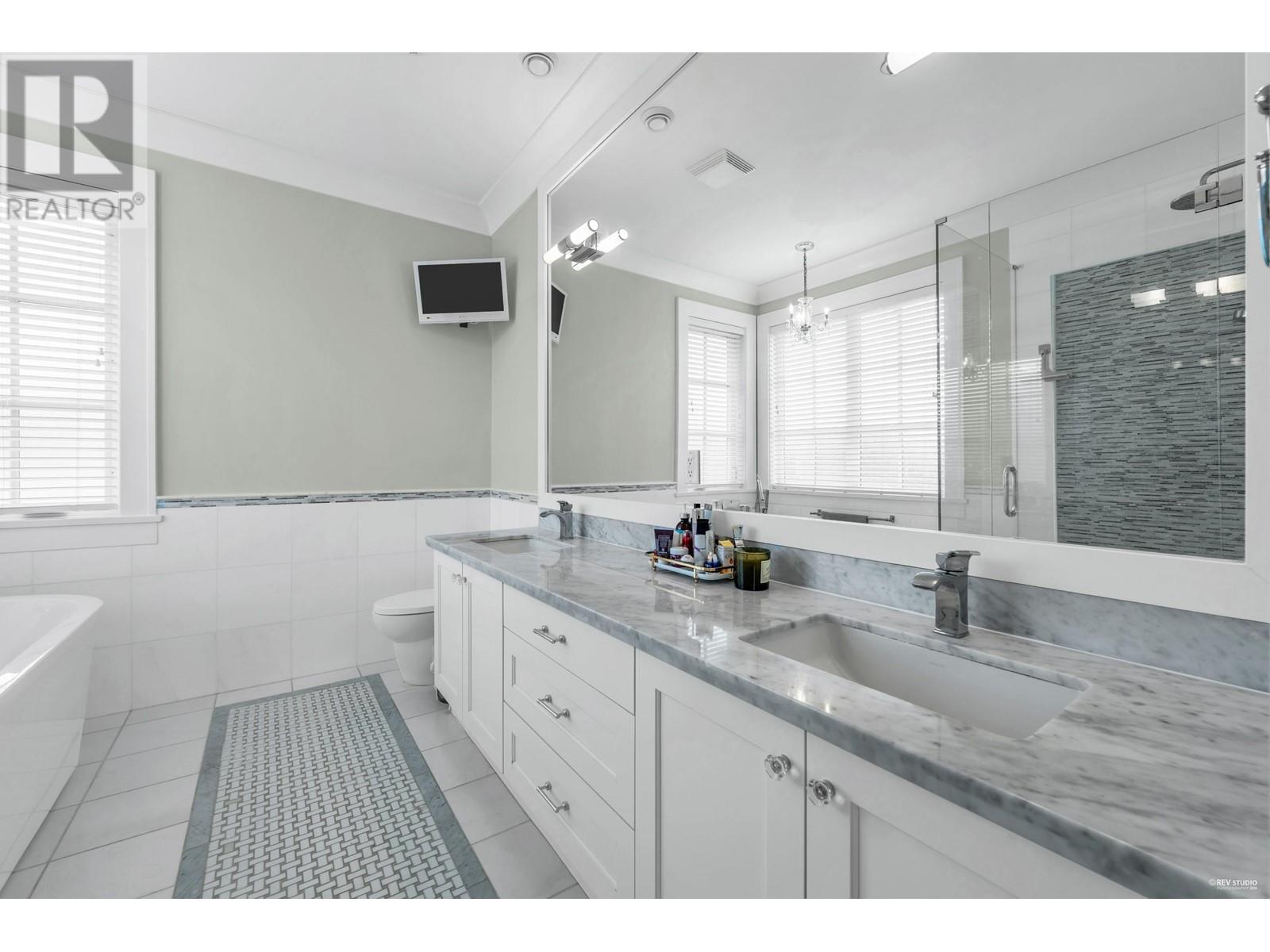Listing Picture 26 of 38 : 2721 W 24TH AVENUE, Vancouver / 溫哥華 - 魯藝地產 Yvonne Lu Group - MLS Medallion Club Member