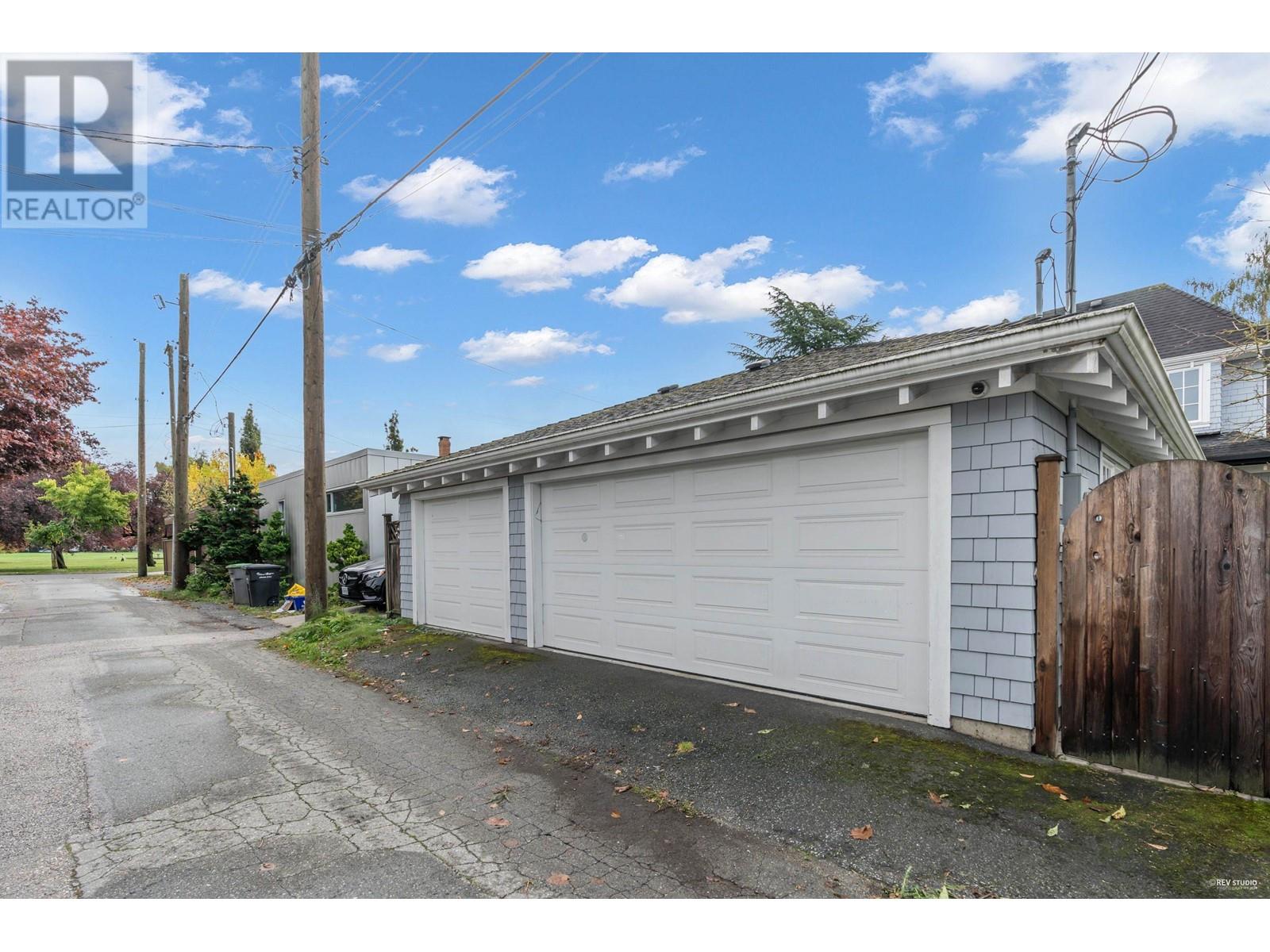 Listing Picture 36 of 38 : 2721 W 24TH AVENUE, Vancouver / 溫哥華 - 魯藝地產 Yvonne Lu Group - MLS Medallion Club Member