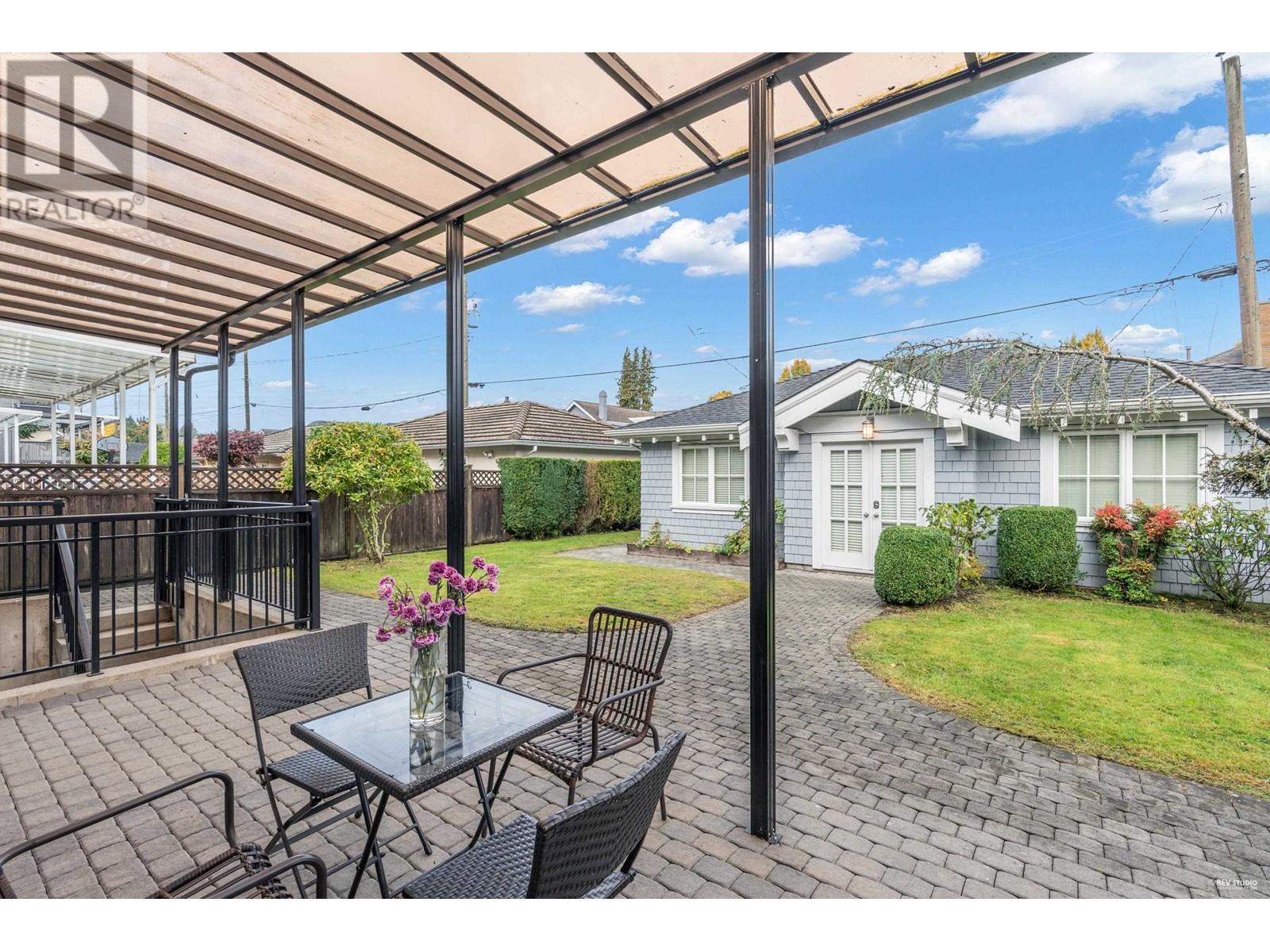 Listing Picture 35 of 38 : 2721 W 24TH AVENUE, Vancouver / 溫哥華 - 魯藝地產 Yvonne Lu Group - MLS Medallion Club Member