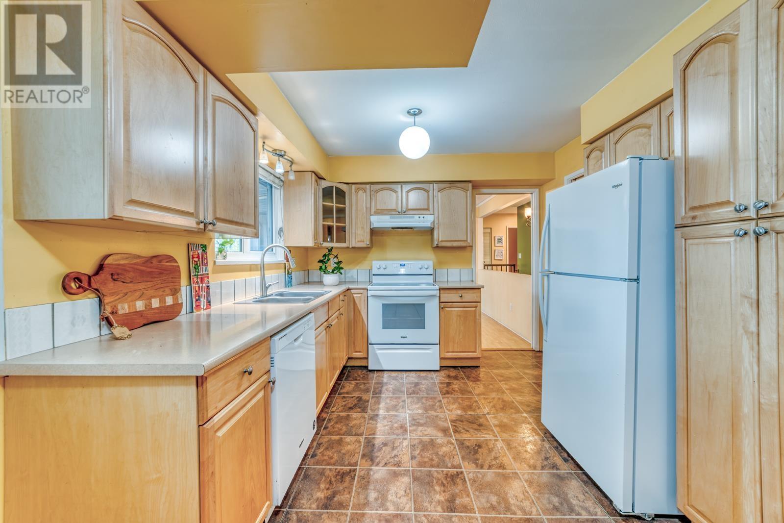 1026 Saddle Street, Coquitlam, British Columbia  V3C 3W3 - Photo 13 - R2947303