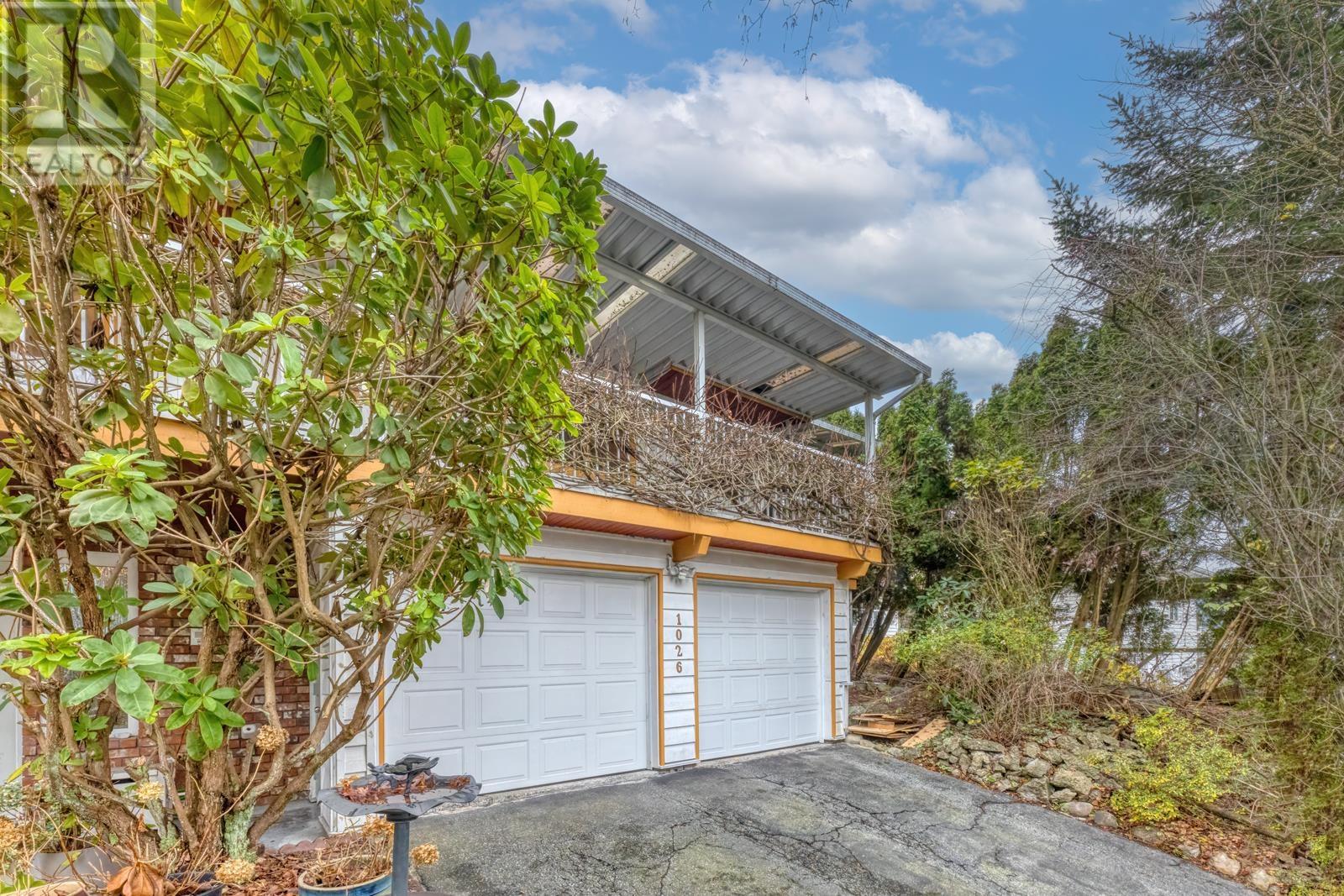 1026 Saddle Street, Coquitlam, British Columbia  V3C 3W3 - Photo 3 - R2947303
