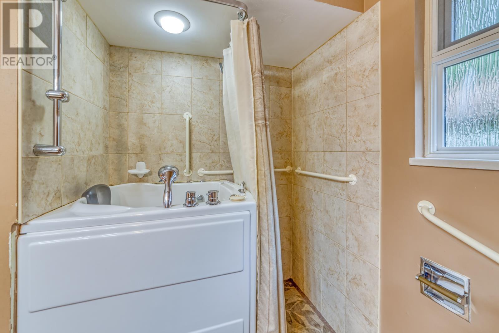 1026 Saddle Street, Coquitlam, British Columbia  V3C 3W3 - Photo 22 - R2947303