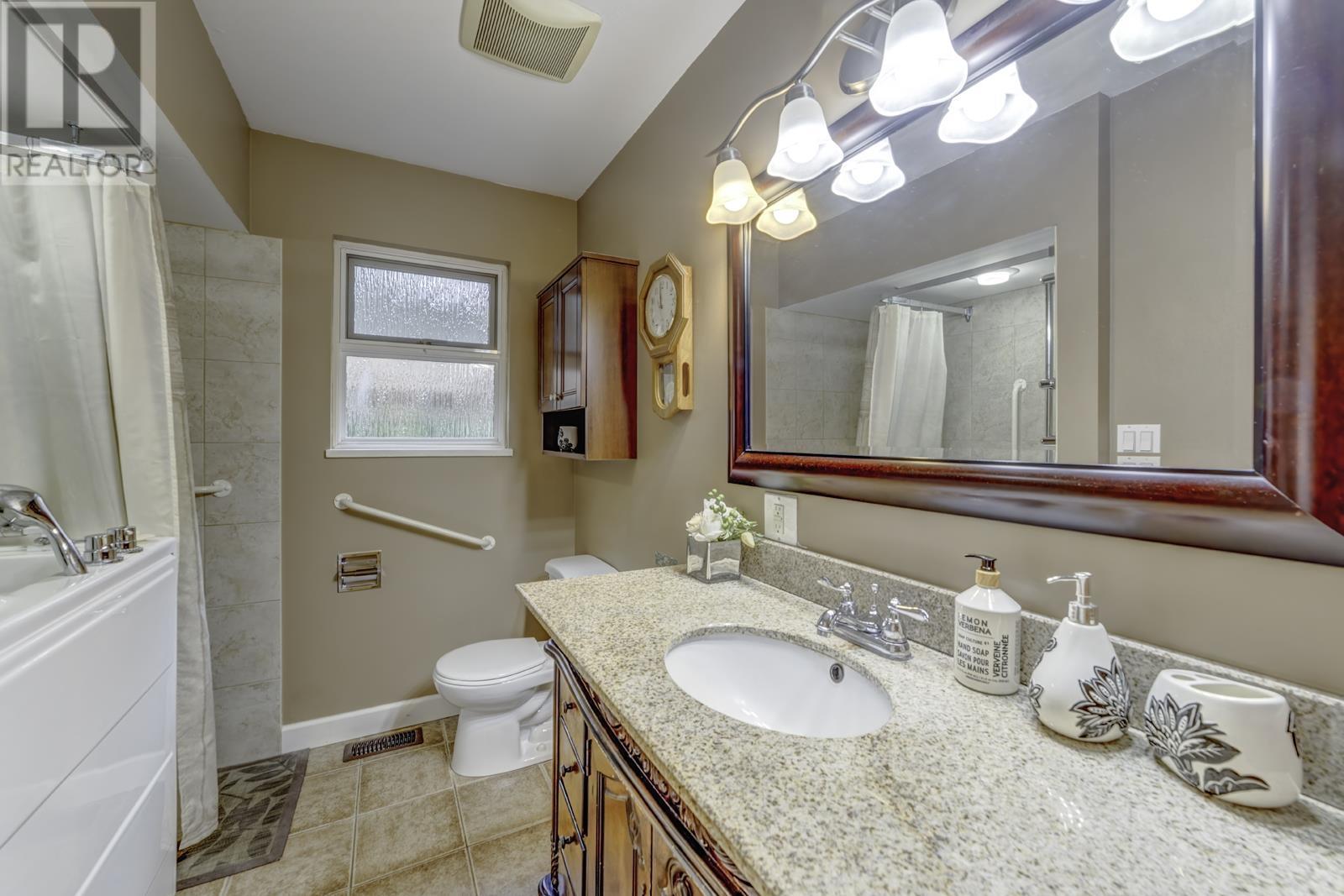 1026 Saddle Street, Coquitlam, British Columbia  V3C 3W3 - Photo 21 - R2947303