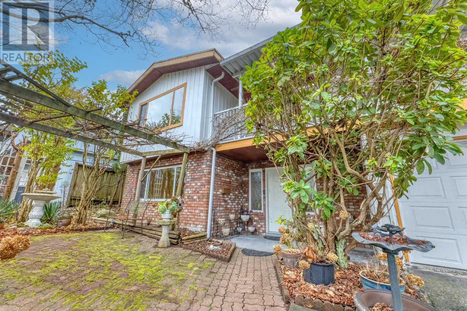 1026 Saddle Street, Coquitlam, British Columbia  V3C 3W3 - Photo 2 - R2947303