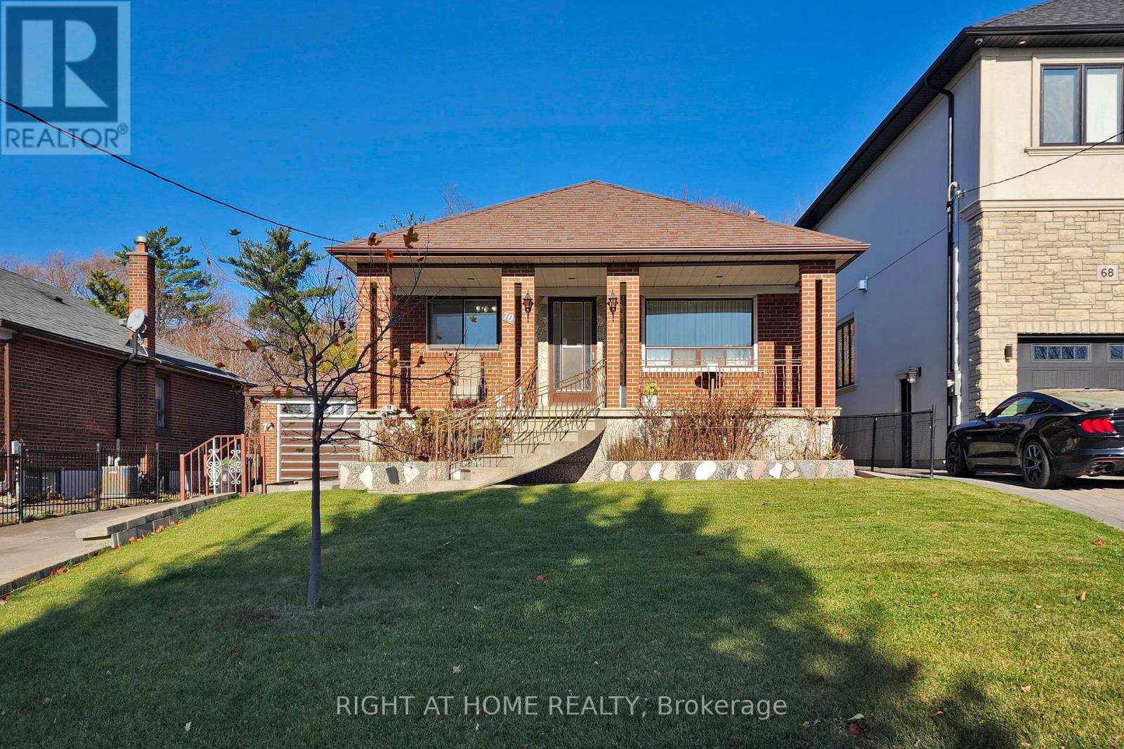 70 FORTHBRIDGE CRESCENT, Toronto, Ontario