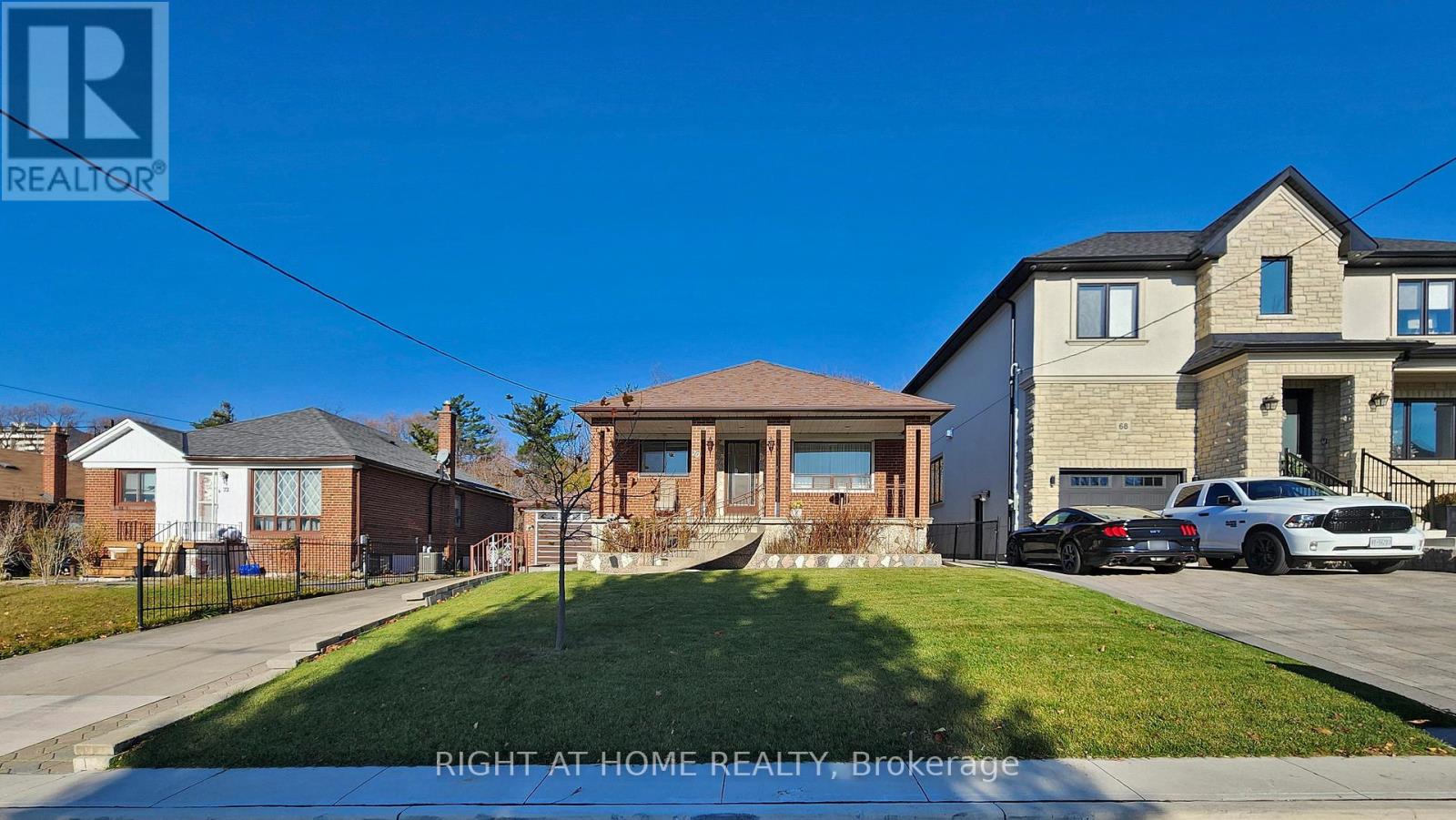 70 Forthbridge Crescent, Toronto, Ontario  M3M 2A3 - Photo 4 - W11425430