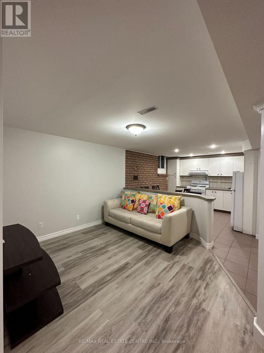 654 Arbor (Basement) RoadMississauga (Mineola), Ontario  L5G 2J9 - Photo 7 - W11432075