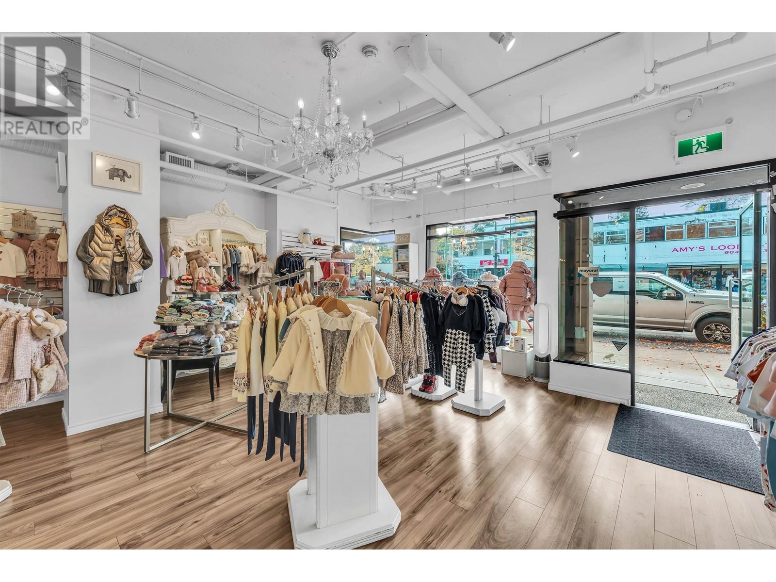 2581 W Broadway, Vancouver, British Columbia  V6K 2E9 - Photo 1 - C8064773