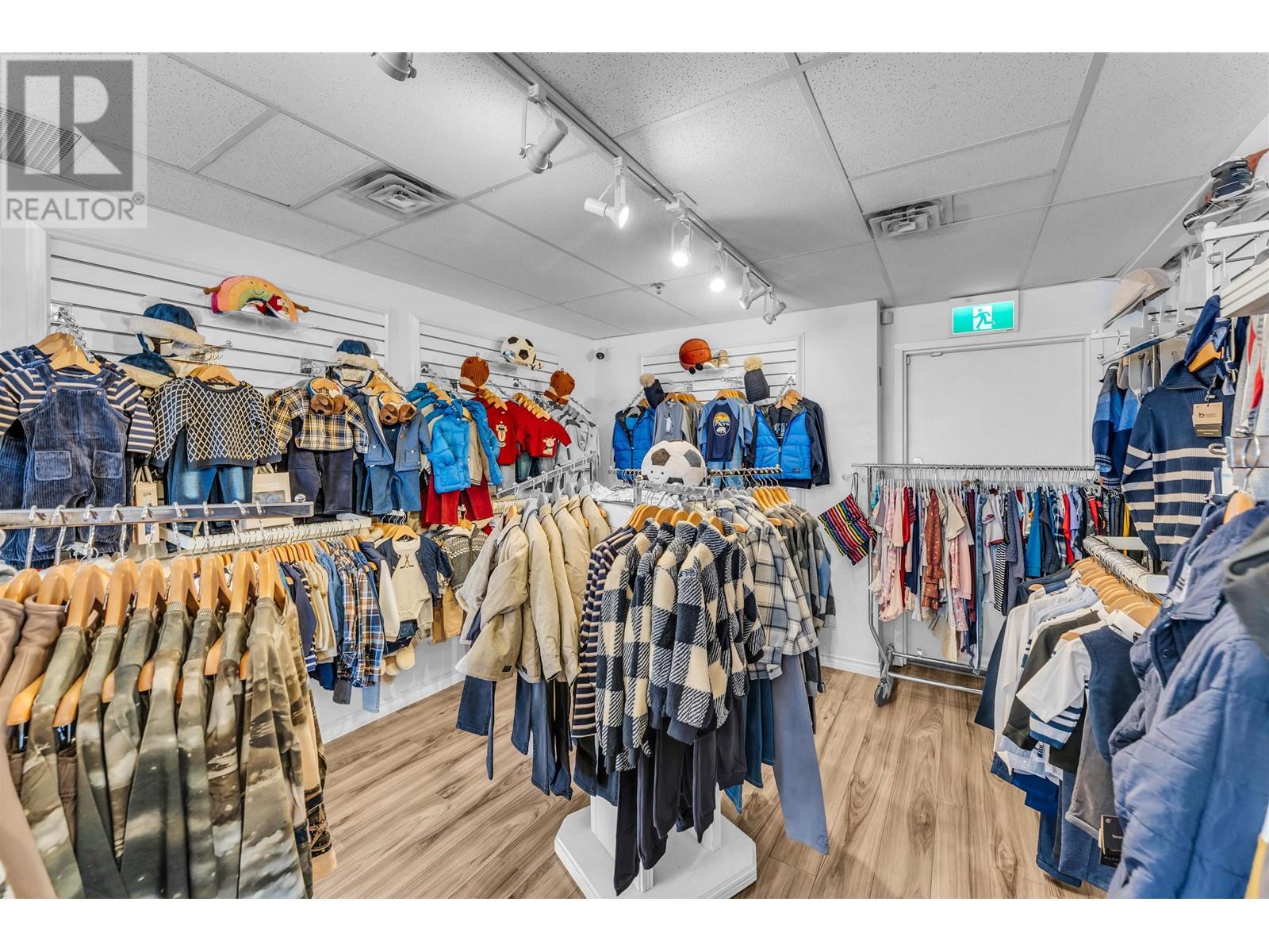 2581 W Broadway, Vancouver, British Columbia  V6K 2E9 - Photo 3 - C8064773