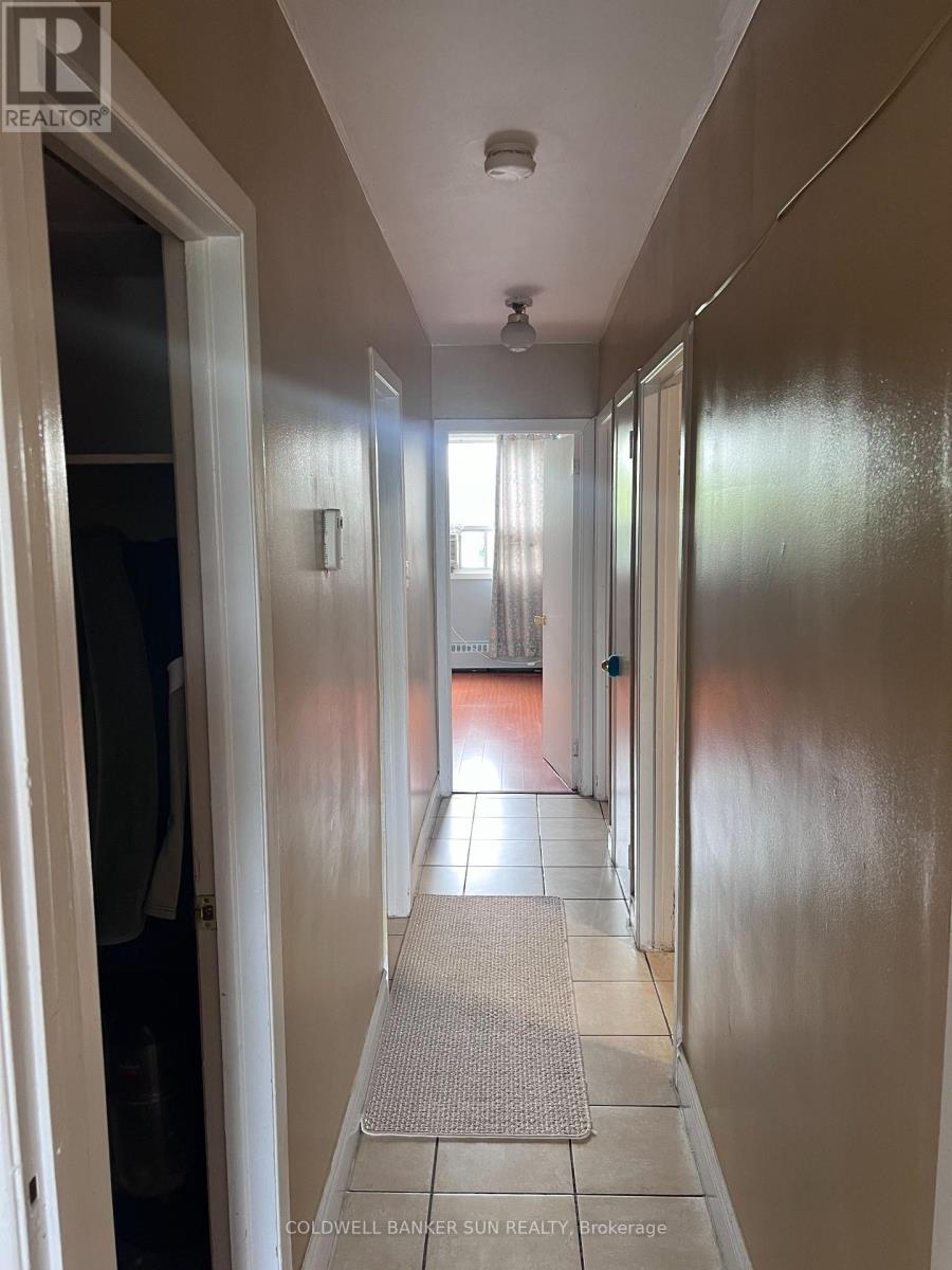 7066 Airport Road, Mississauga (Malton), Ontario  L4T 2G8 - Photo 8 - W11438228