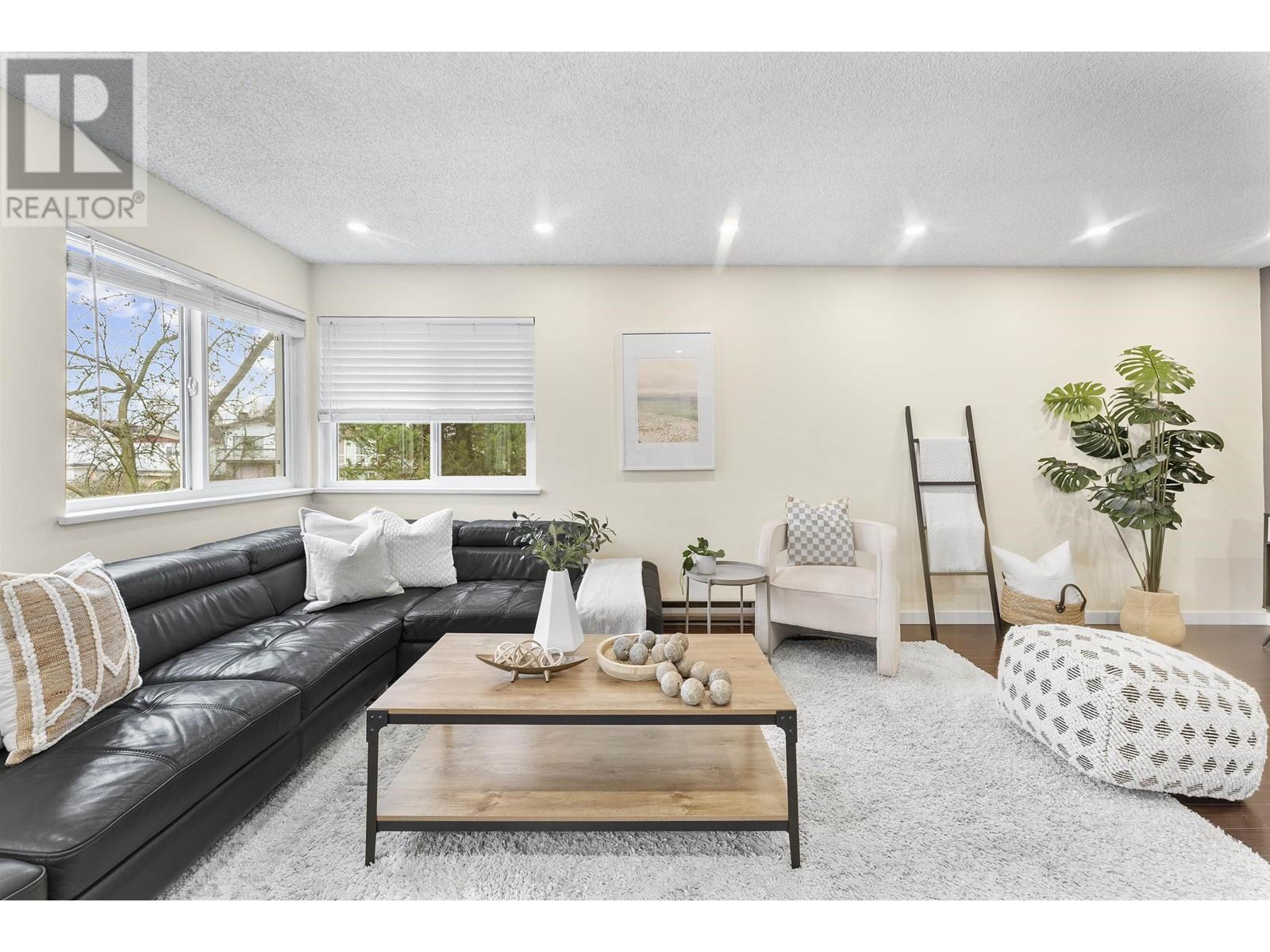 225 2910 E Pender Street, Vancouver, British Columbia  V5K 2C3 - Photo 1 - R2947562