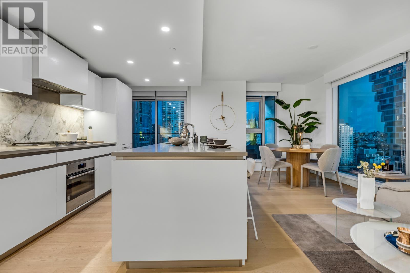 Listing Picture 10 of 35 : 1402 889 PACIFIC STREET, Vancouver / 溫哥華 - 魯藝地產 Yvonne Lu Group - MLS Medallion Club Member