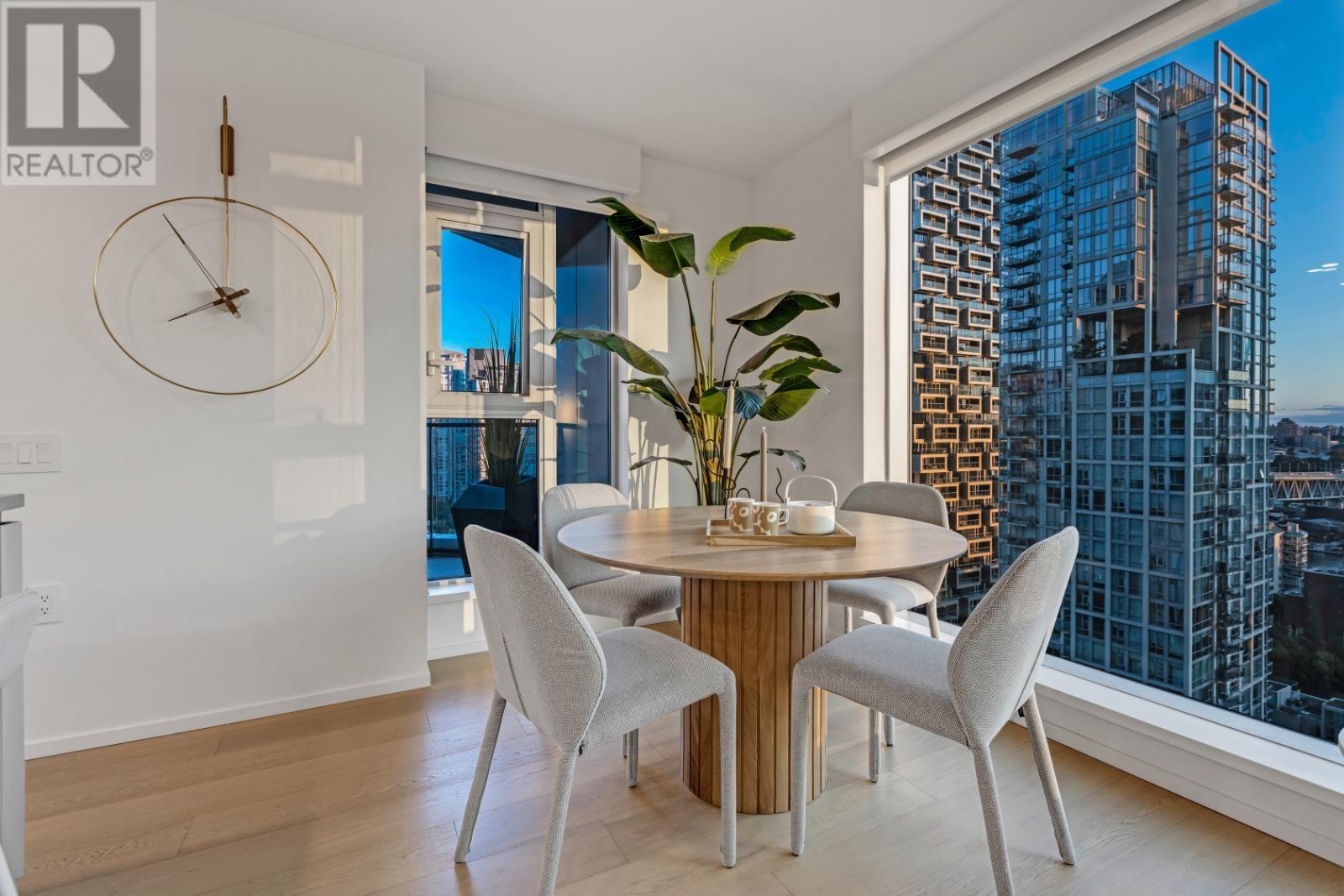 Listing Picture 13 of 35 : 1402 889 PACIFIC STREET, Vancouver / 溫哥華 - 魯藝地產 Yvonne Lu Group - MLS Medallion Club Member