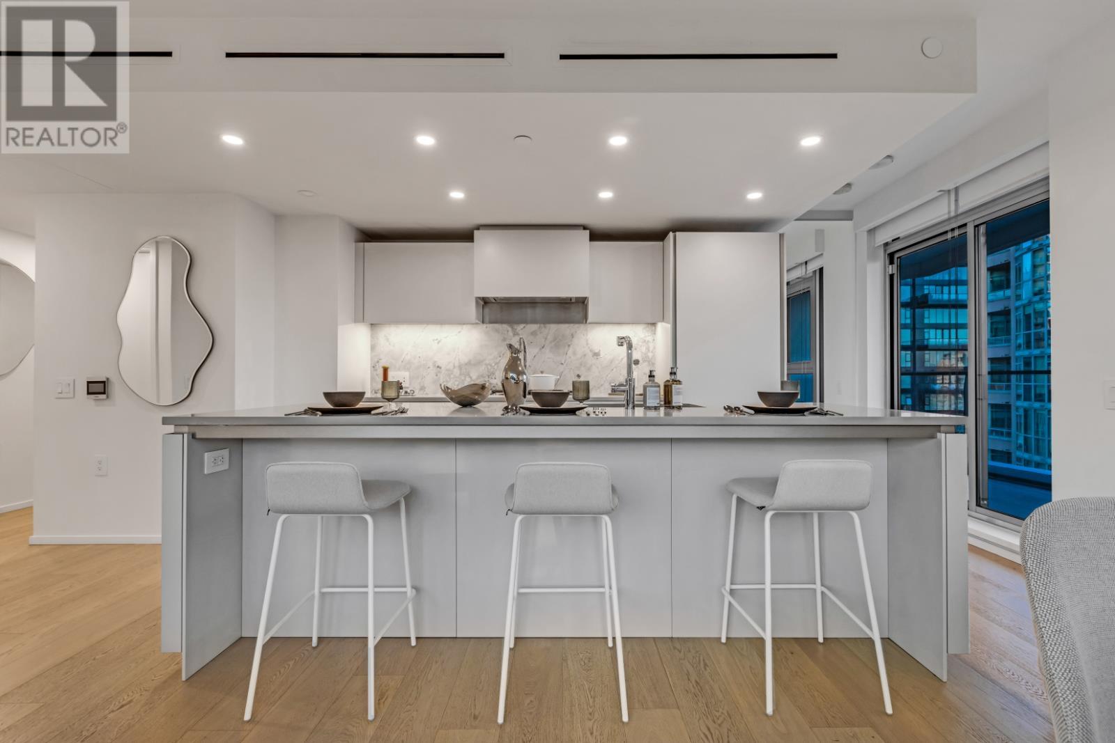 Listing Picture 14 of 35 : 1402 889 PACIFIC STREET, Vancouver / 溫哥華 - 魯藝地產 Yvonne Lu Group - MLS Medallion Club Member