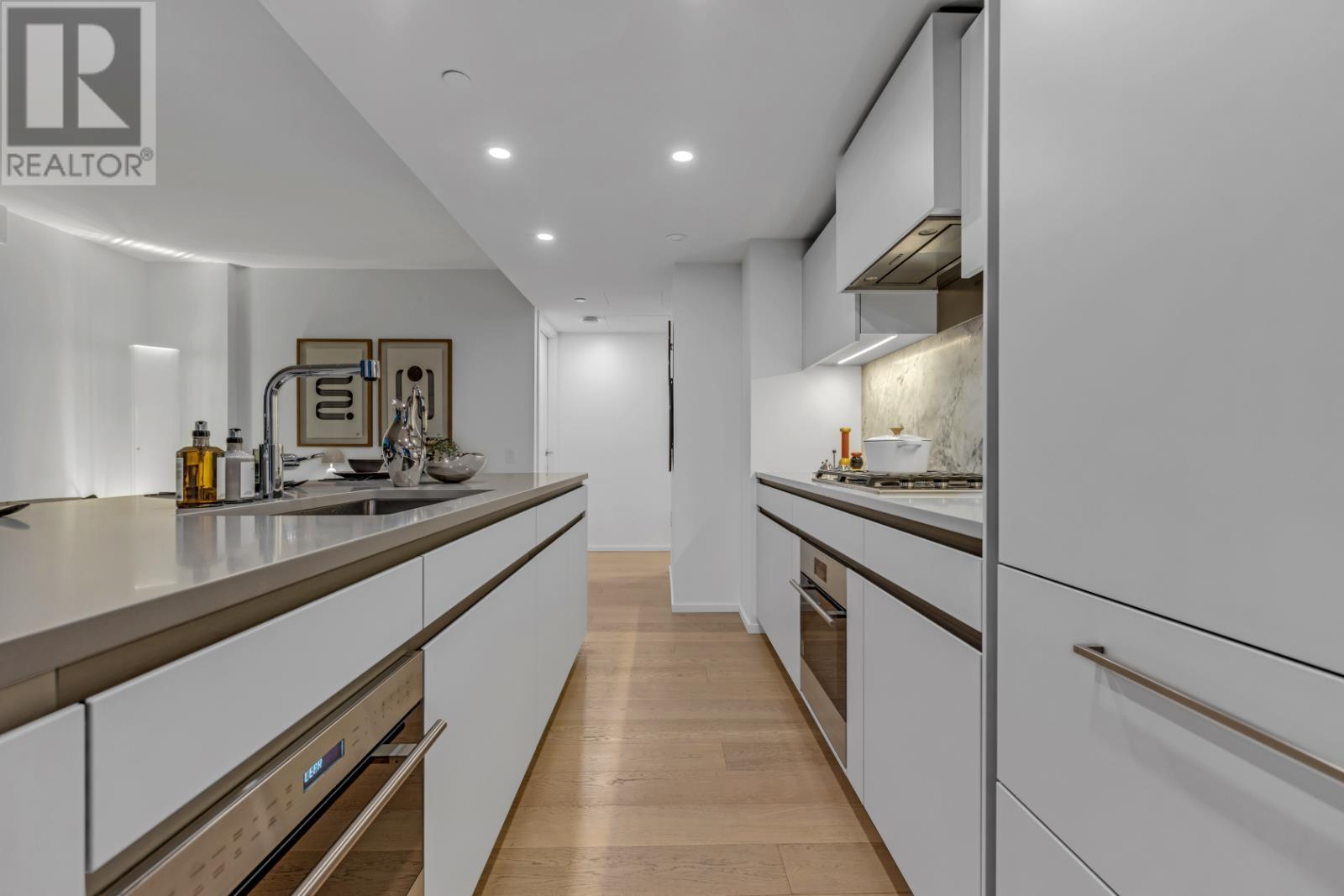 Listing Picture 16 of 35 : 1402 889 PACIFIC STREET, Vancouver / 溫哥華 - 魯藝地產 Yvonne Lu Group - MLS Medallion Club Member