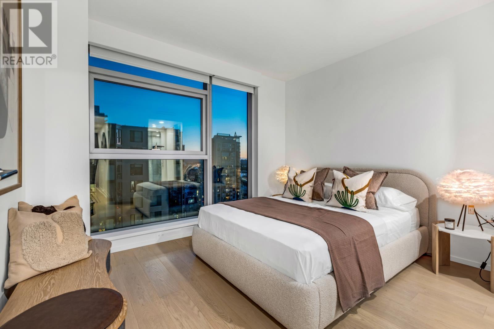 Listing Picture 17 of 35 : 1402 889 PACIFIC STREET, Vancouver / 溫哥華 - 魯藝地產 Yvonne Lu Group - MLS Medallion Club Member