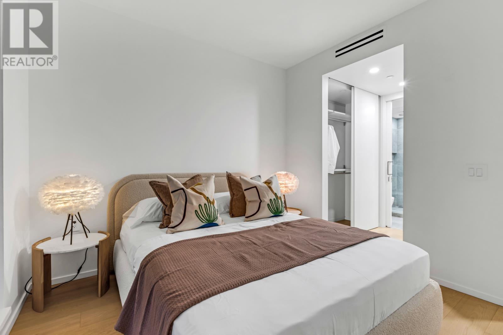 Listing Picture 18 of 35 : 1402 889 PACIFIC STREET, Vancouver / 溫哥華 - 魯藝地產 Yvonne Lu Group - MLS Medallion Club Member