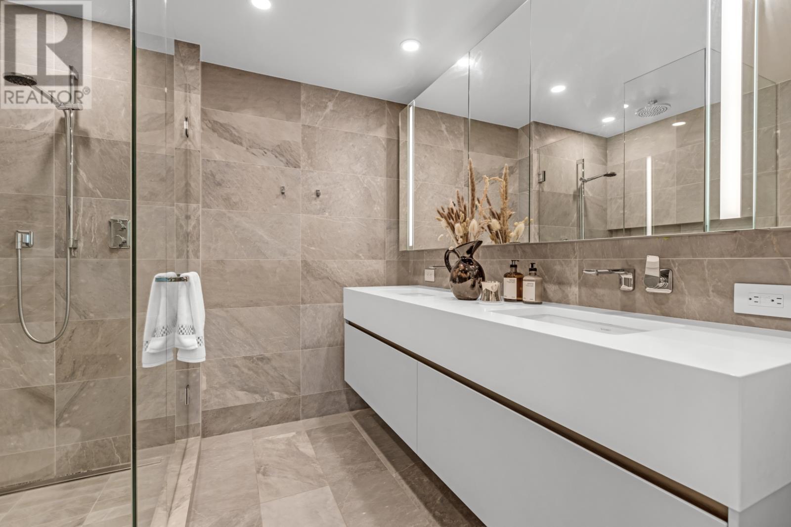 Listing Picture 21 of 35 : 1402 889 PACIFIC STREET, Vancouver / 溫哥華 - 魯藝地產 Yvonne Lu Group - MLS Medallion Club Member