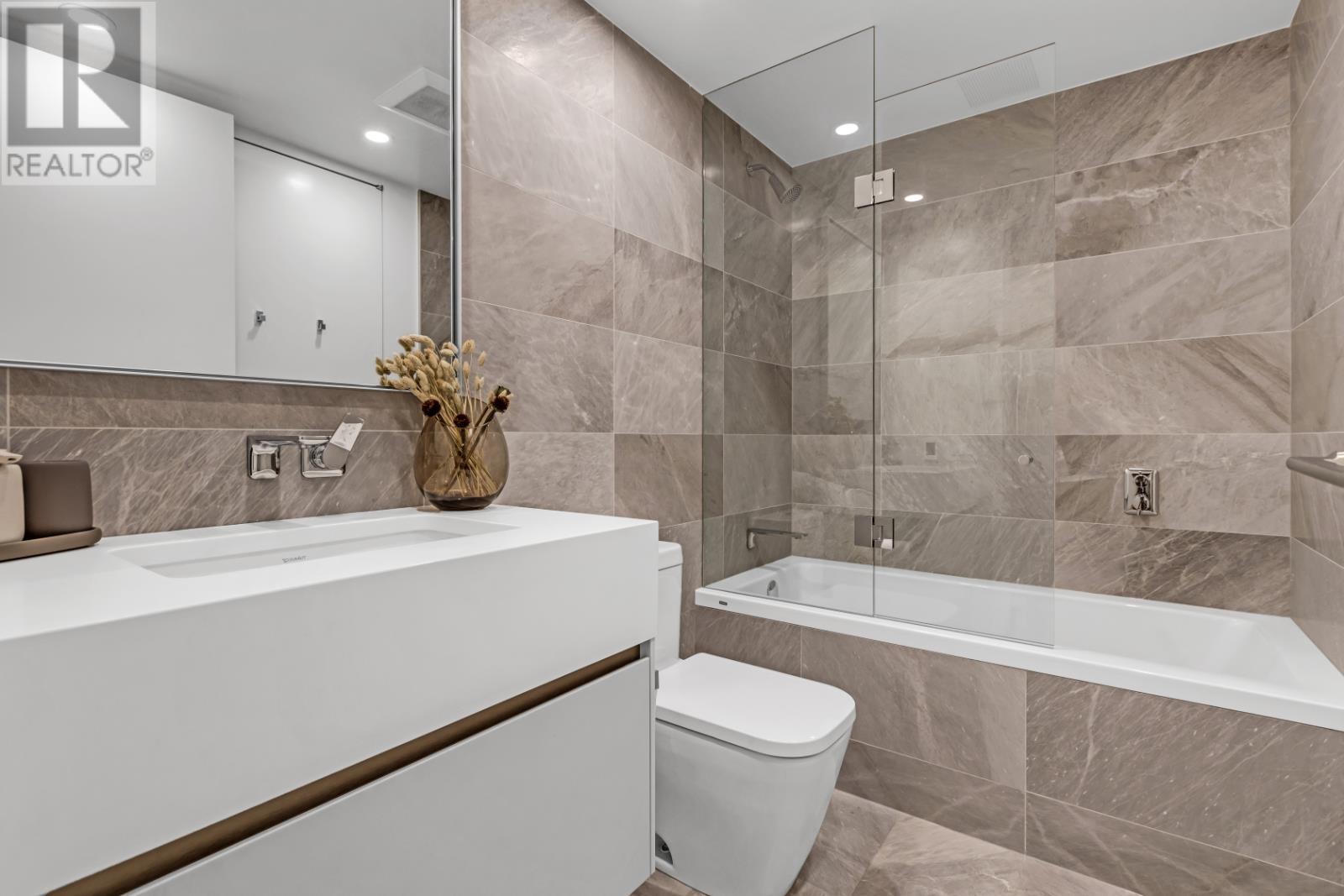 Listing Picture 23 of 35 : 1402 889 PACIFIC STREET, Vancouver / 溫哥華 - 魯藝地產 Yvonne Lu Group - MLS Medallion Club Member