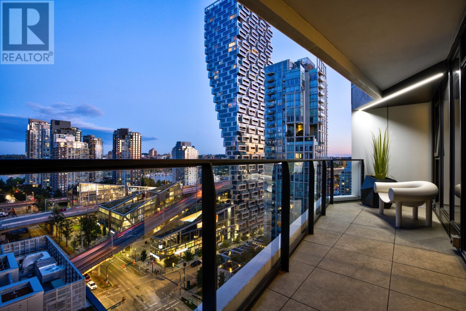 Listing Picture 3 of 35 : 1402 889 PACIFIC STREET, Vancouver / 溫哥華 - 魯藝地產 Yvonne Lu Group - MLS Medallion Club Member