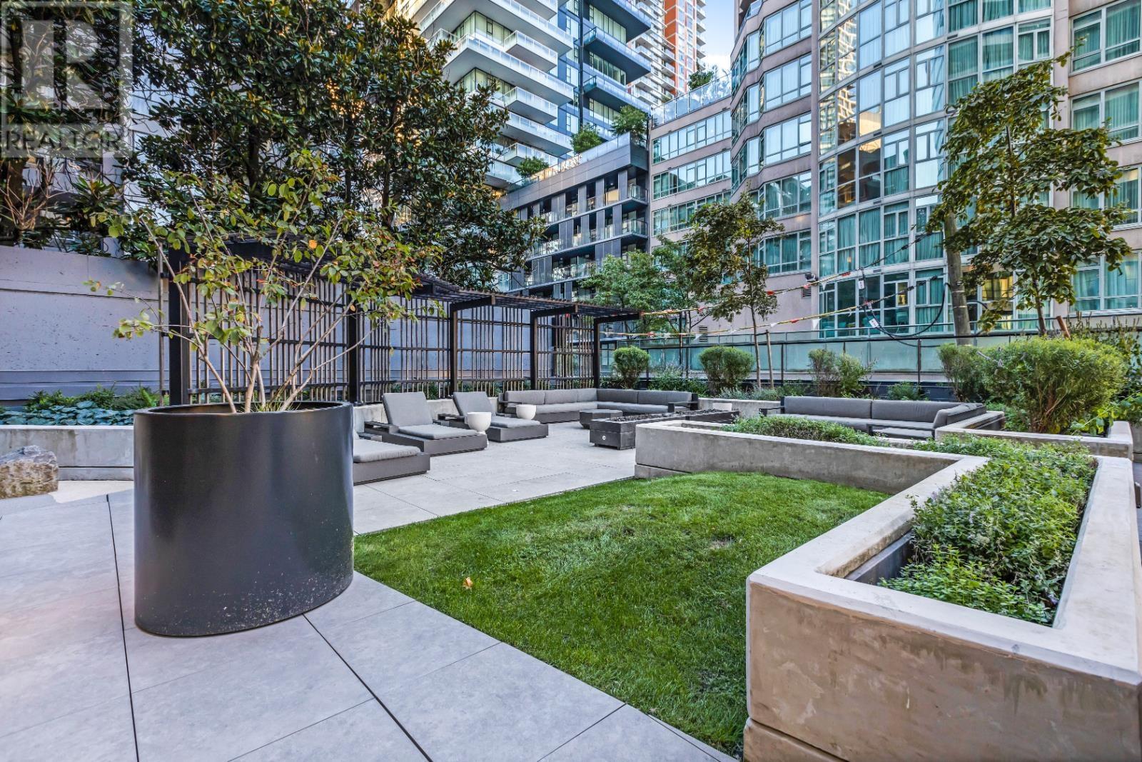 Listing Picture 33 of 35 : 1402 889 PACIFIC STREET, Vancouver / 溫哥華 - 魯藝地產 Yvonne Lu Group - MLS Medallion Club Member