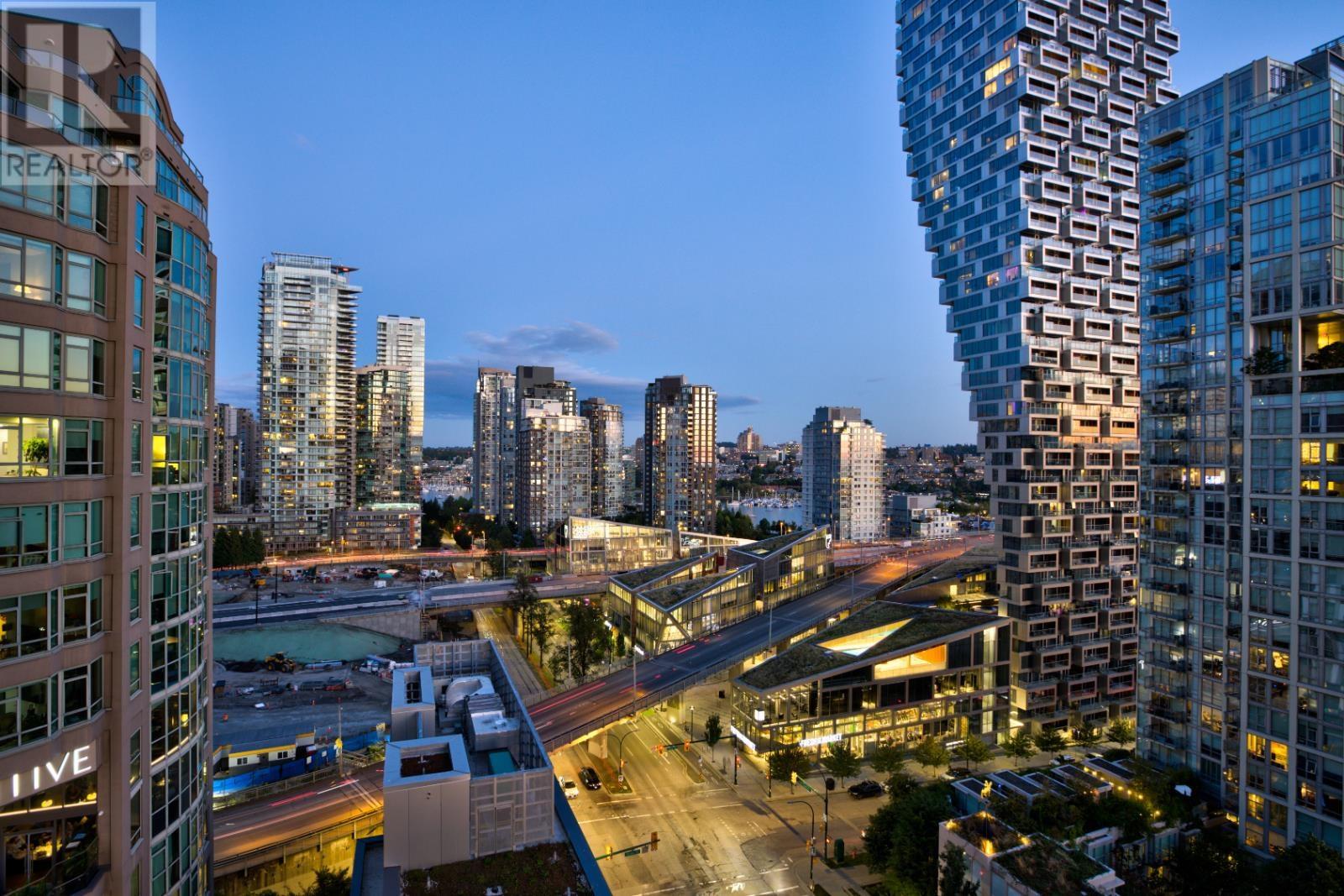 Listing Picture 4 of 35 : 1402 889 PACIFIC STREET, Vancouver / 溫哥華 - 魯藝地產 Yvonne Lu Group - MLS Medallion Club Member