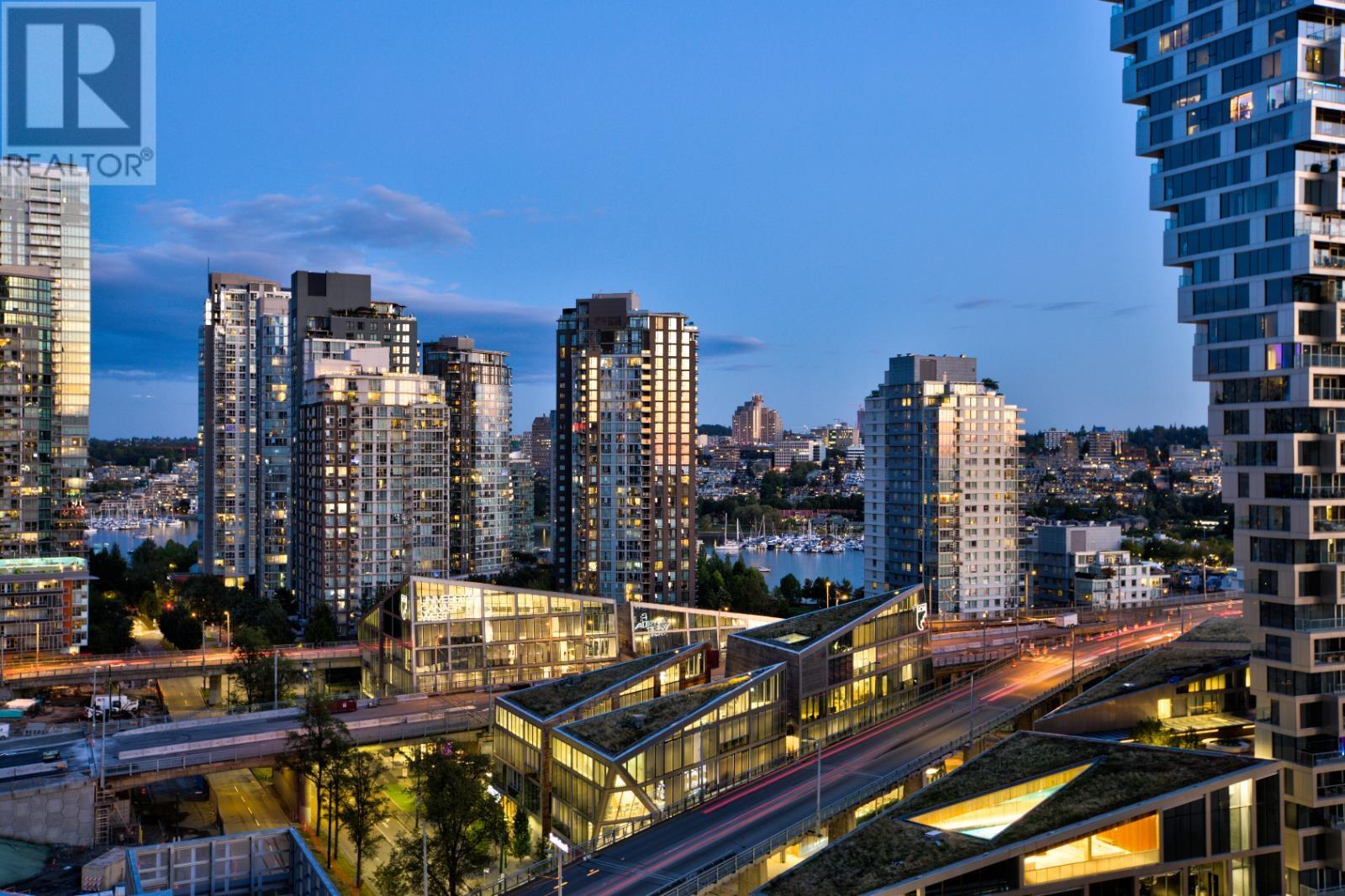 Listing Picture 5 of 35 : 1402 889 PACIFIC STREET, Vancouver / 溫哥華 - 魯藝地產 Yvonne Lu Group - MLS Medallion Club Member