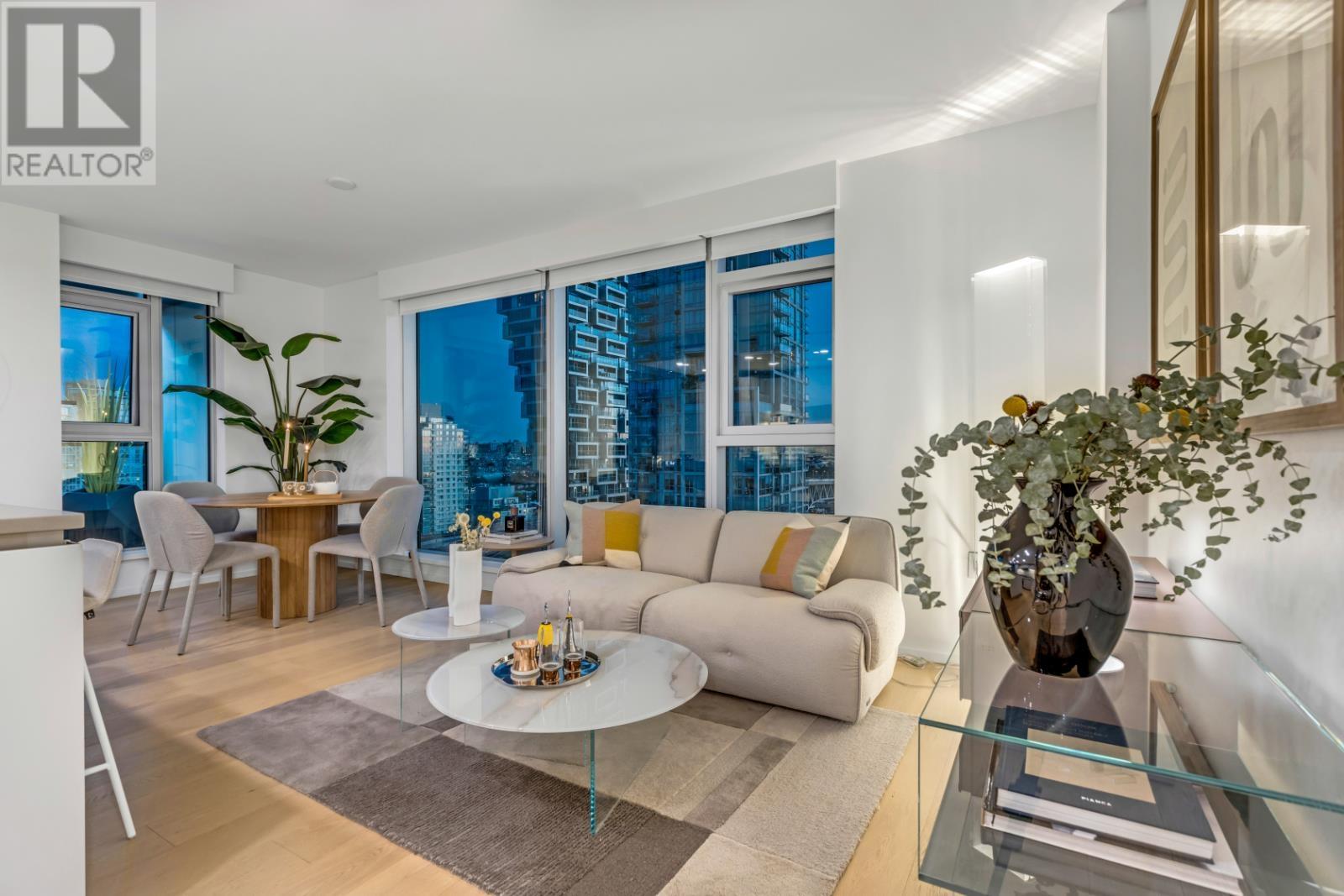 Listing Picture 7 of 35 : 1402 889 PACIFIC STREET, Vancouver / 溫哥華 - 魯藝地產 Yvonne Lu Group - MLS Medallion Club Member