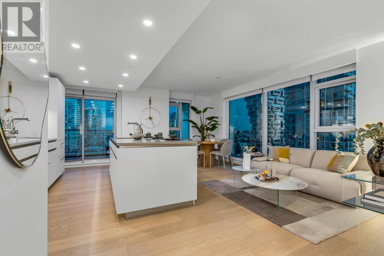 Listing Picture 9 of 35 : 1402 889 PACIFIC STREET, Vancouver / 溫哥華 - 魯藝地產 Yvonne Lu Group - MLS Medallion Club Member