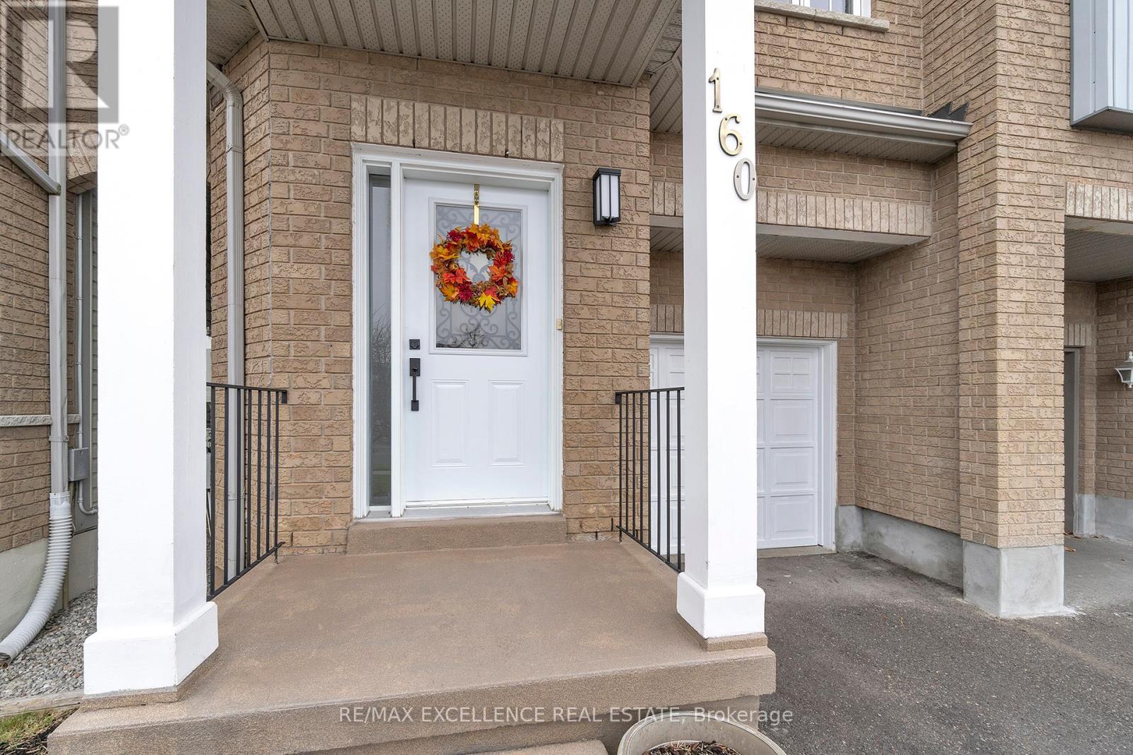 160 Marycroft Court, Brampton, Ontario  L7A 2G2 - Photo 4 - W11438975