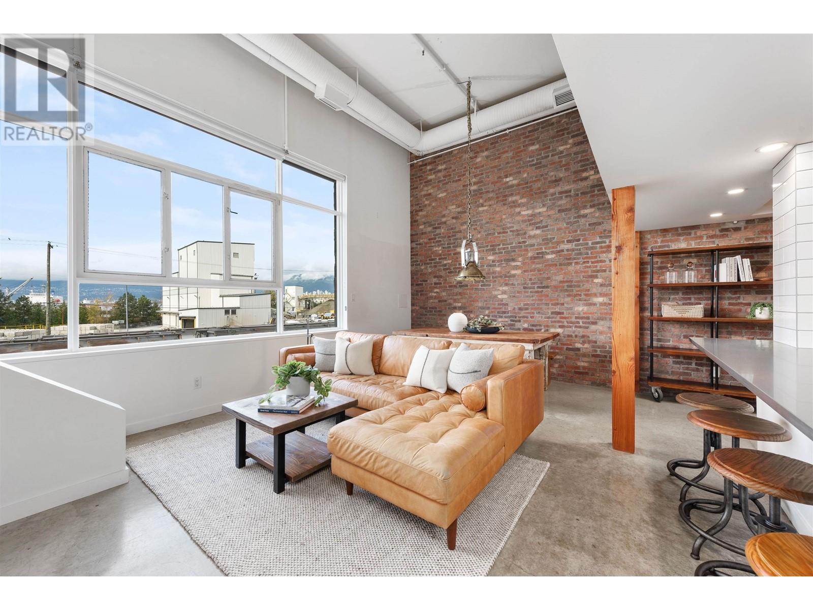 204 2001 WALL STREET, Vancouver