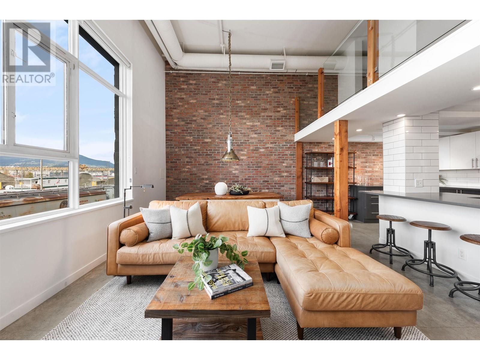 Listing Picture 2 of 24 : 204 2001 WALL STREET, Vancouver / 溫哥華 - 魯藝地產 Yvonne Lu Group - MLS Medallion Club Member