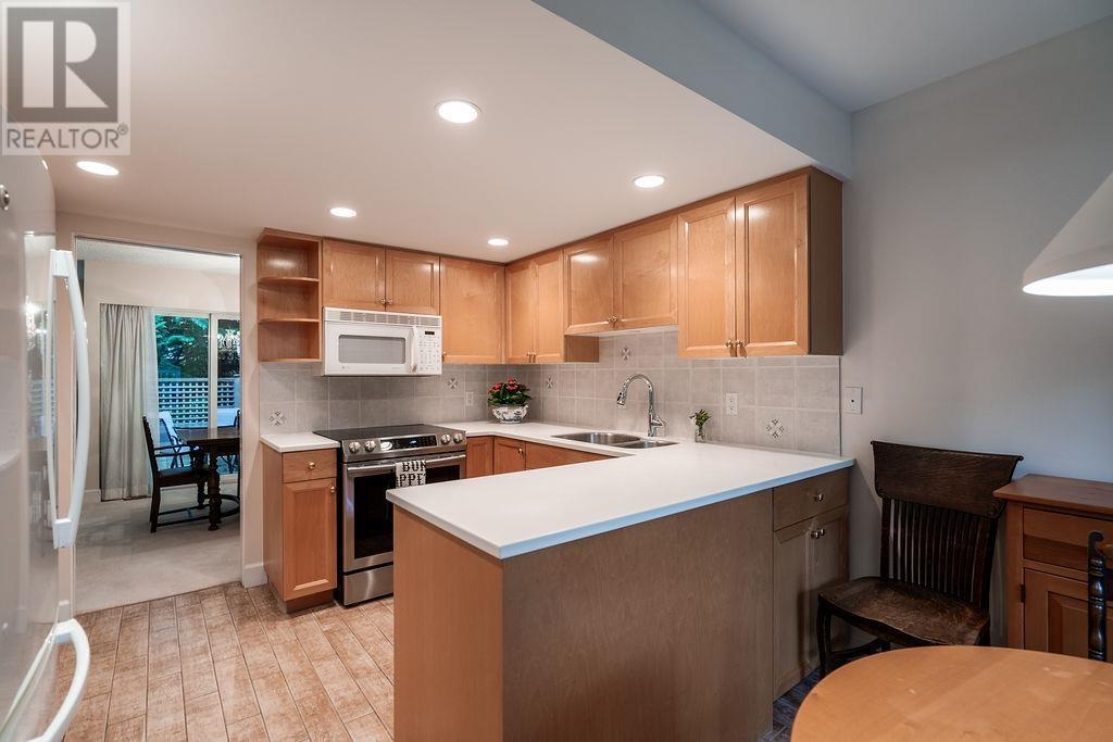 Listing Picture 13 of 40 : 4011 VINE STREET, Vancouver / 溫哥華 - 魯藝地產 Yvonne Lu Group - MLS Medallion Club Member