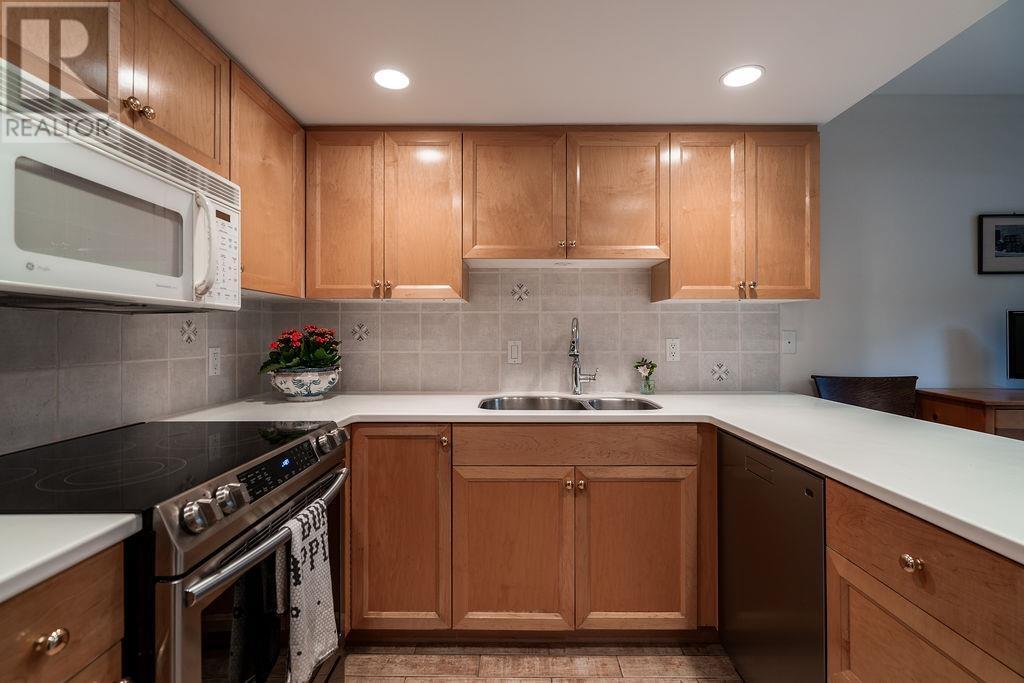 Listing Picture 14 of 40 : 4011 VINE STREET, Vancouver / 溫哥華 - 魯藝地產 Yvonne Lu Group - MLS Medallion Club Member