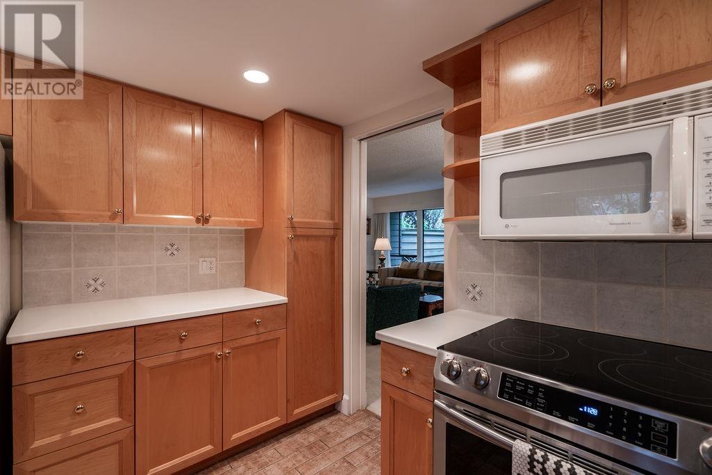 Listing Picture 16 of 40 : 4011 VINE STREET, Vancouver / 溫哥華 - 魯藝地產 Yvonne Lu Group - MLS Medallion Club Member