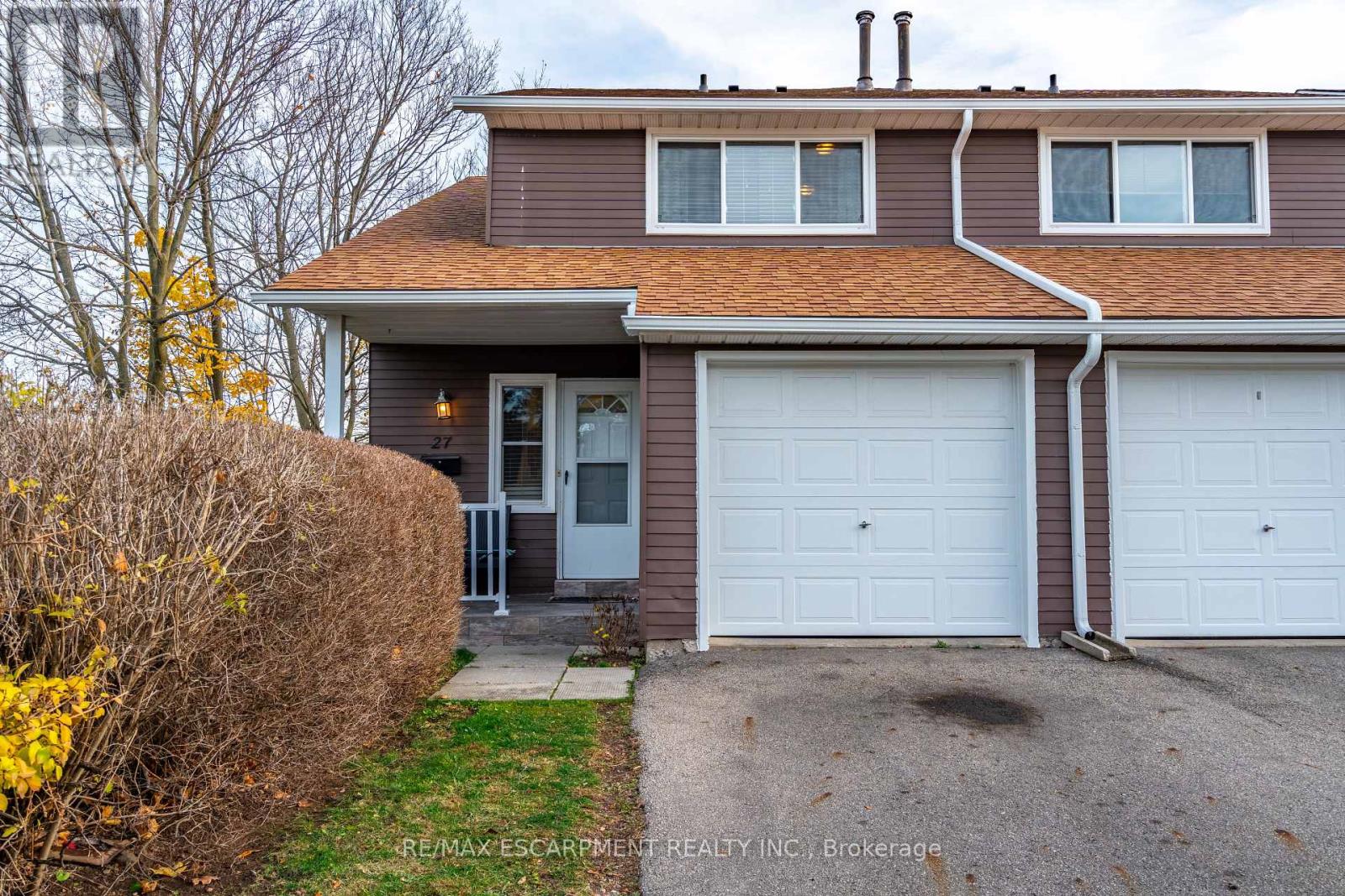 Property at 27 - 2185 FAIRCHILD BOULEVARD image 1