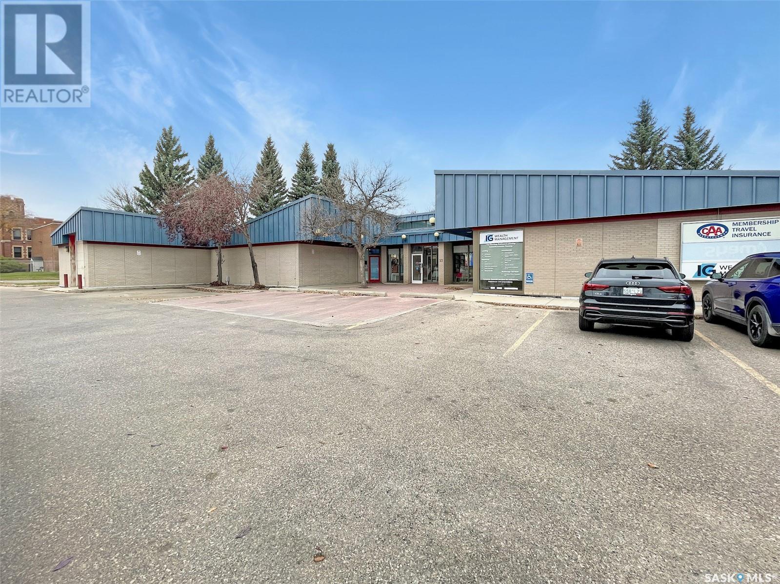 15 Dufferin STREET W, swift current, Saskatchewan