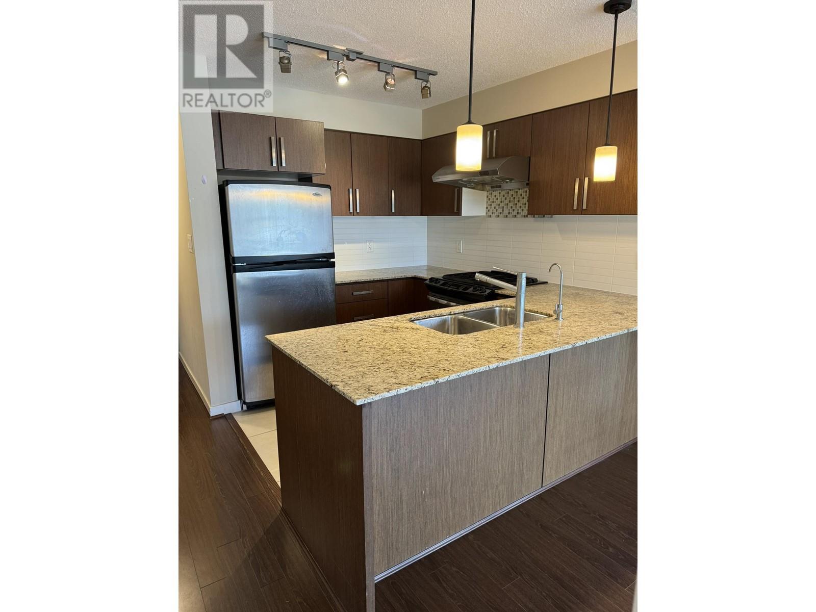 Listing Picture 16 of 30 : 908 9868 CAMERON STREET, Burnaby / 本拿比 - 魯藝地產 Yvonne Lu Group - MLS Medallion Club Member