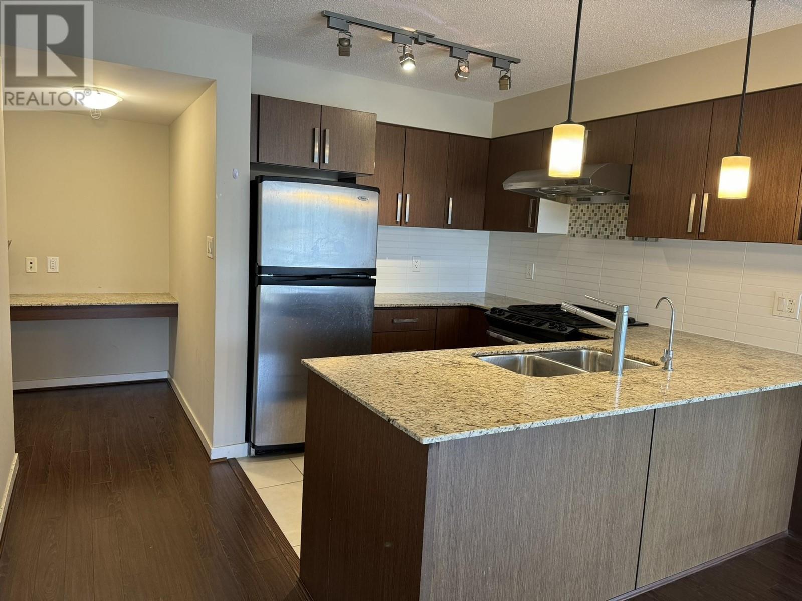 Listing Picture 15 of 30 : 908 9868 CAMERON STREET, Burnaby / 本拿比 - 魯藝地產 Yvonne Lu Group - MLS Medallion Club Member