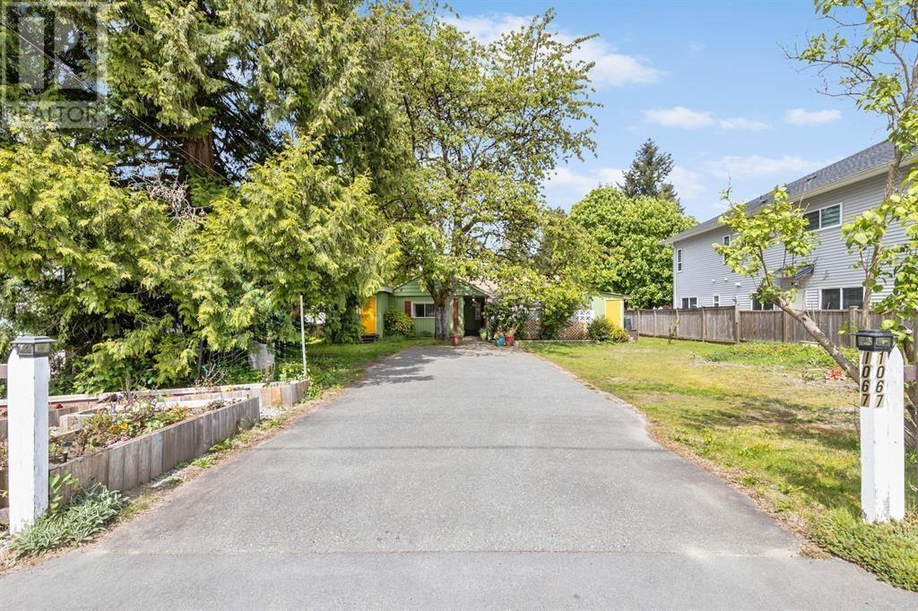 1067 Prairie Avenue, Port Coquitlam, British Columbia  V3B 1S5 - Photo 2 - R2947668