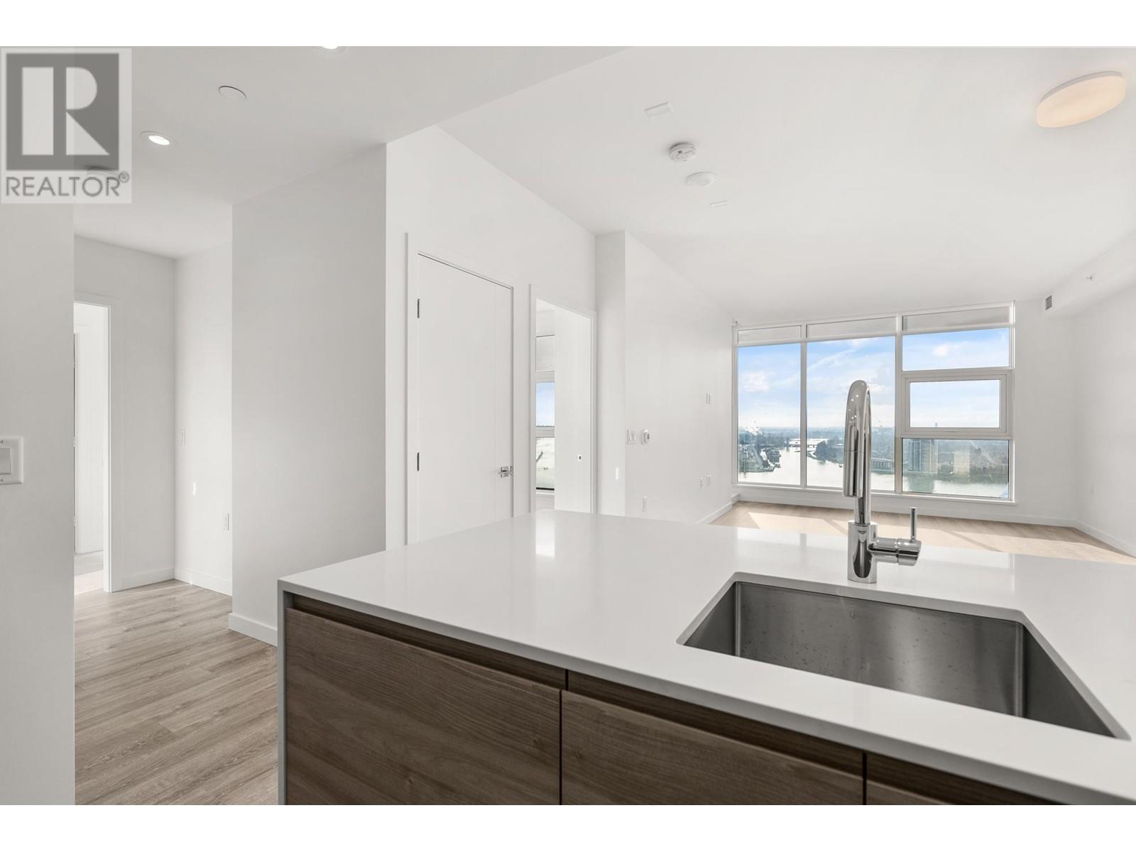 2701 680 Quayside Drive, New Westminster, British Columbia V3M 0P2 - Photo 4 - R2947561