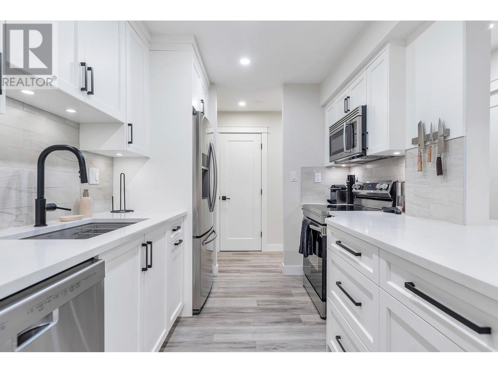 Listing Picture 6 of 37 : 105 4111 FRANCIS ROAD, Richmond / 烈治文 - 魯藝地產 Yvonne Lu Group - MLS Medallion Club Member