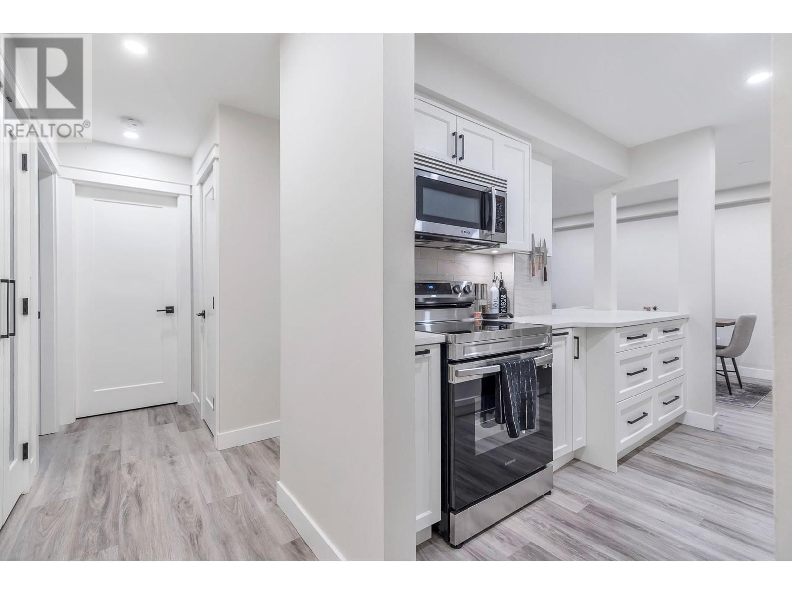 Listing Picture 3 of 37 : 105 4111 FRANCIS ROAD, Richmond / 烈治文 - 魯藝地產 Yvonne Lu Group - MLS Medallion Club Member