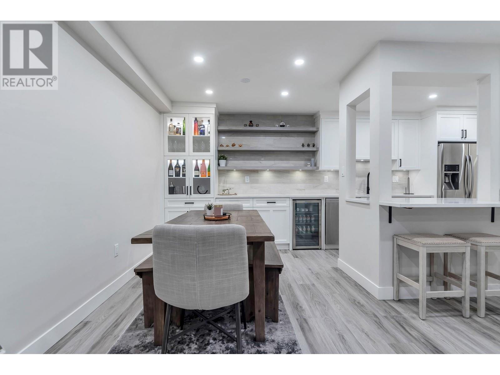Listing Picture 13 of 37 : 105 4111 FRANCIS ROAD, Richmond / 烈治文 - 魯藝地產 Yvonne Lu Group - MLS Medallion Club Member