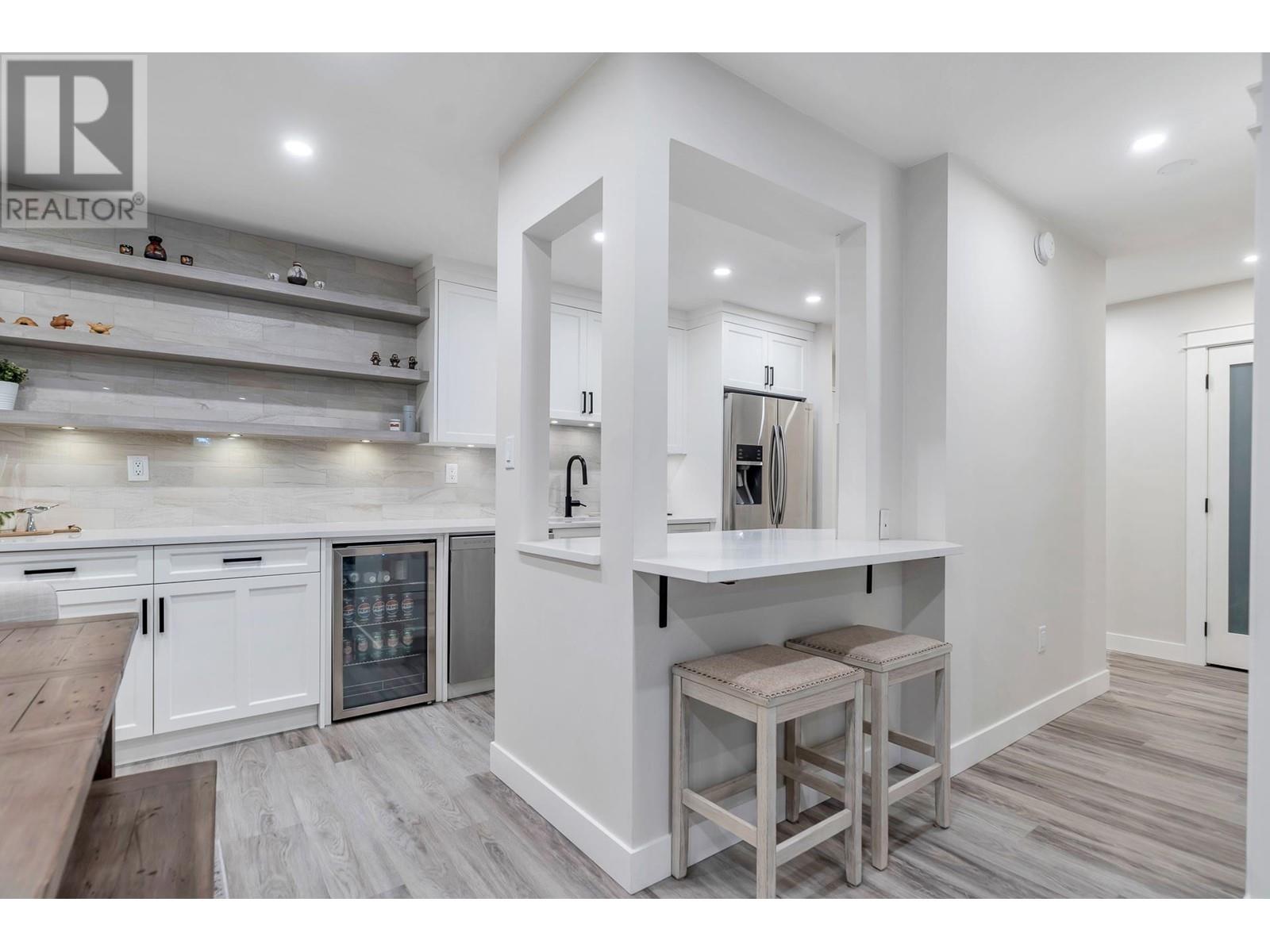 Listing Picture 10 of 37 : 105 4111 FRANCIS ROAD, Richmond / 烈治文 - 魯藝地產 Yvonne Lu Group - MLS Medallion Club Member