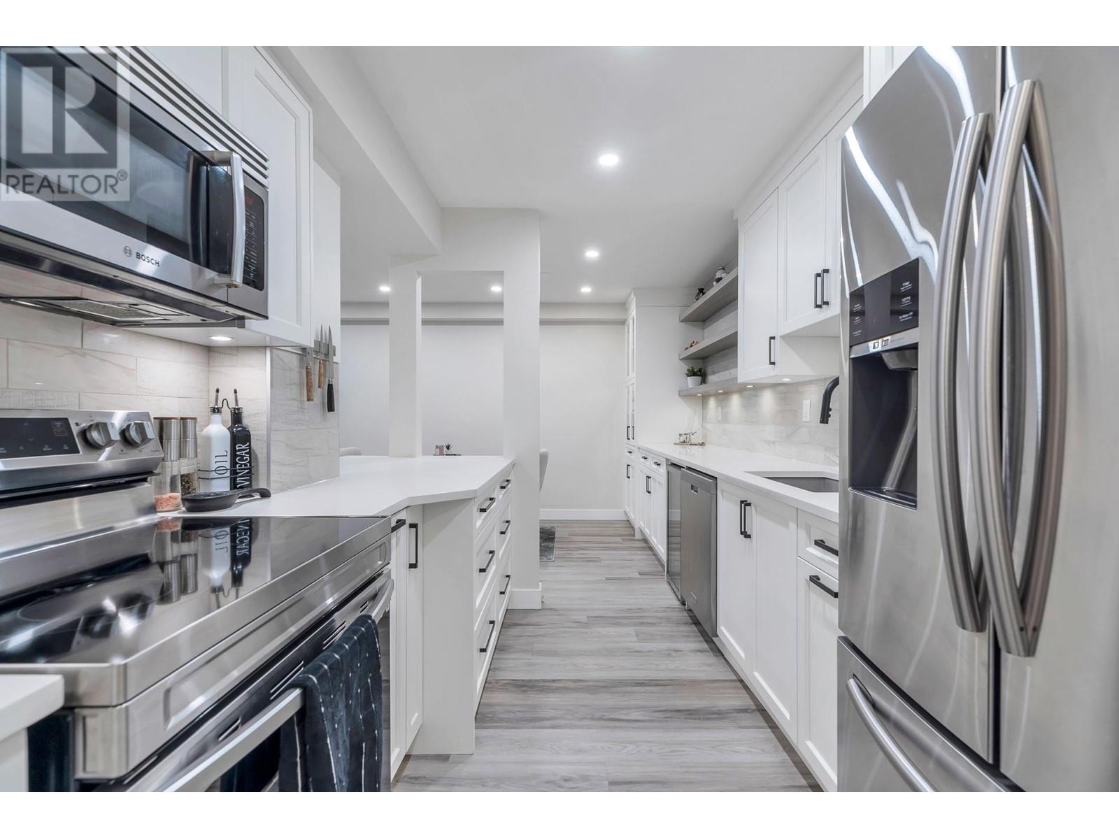 Listing Picture 4 of 37 : 105 4111 FRANCIS ROAD, Richmond / 烈治文 - 魯藝地產 Yvonne Lu Group - MLS Medallion Club Member