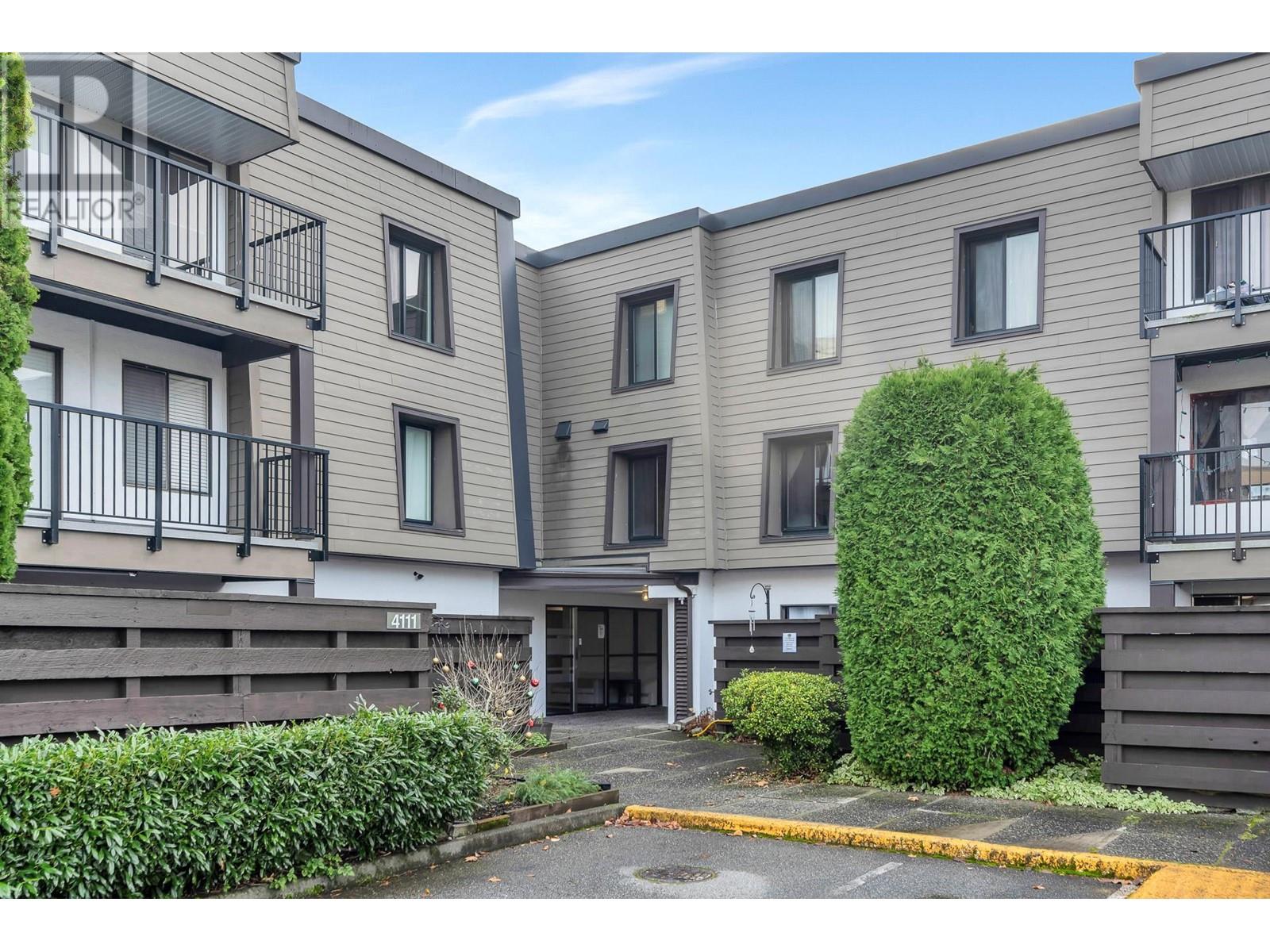 Listing Picture 2 of 37 : 105 4111 FRANCIS ROAD, Richmond / 烈治文 - 魯藝地產 Yvonne Lu Group - MLS Medallion Club Member