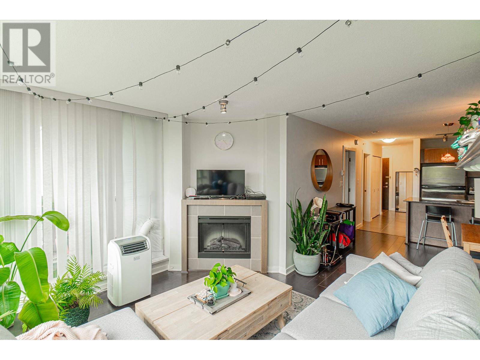 Listing Picture 4 of 22 : 1205 4888 BRENTWOOD DRIVE, Burnaby / 本拿比 - 魯藝地產 Yvonne Lu Group - MLS Medallion Club Member