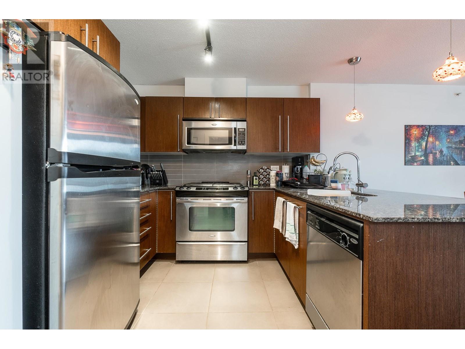 Listing Picture 11 of 22 : 1205 4888 BRENTWOOD DRIVE, Burnaby / 本拿比 - 魯藝地產 Yvonne Lu Group - MLS Medallion Club Member